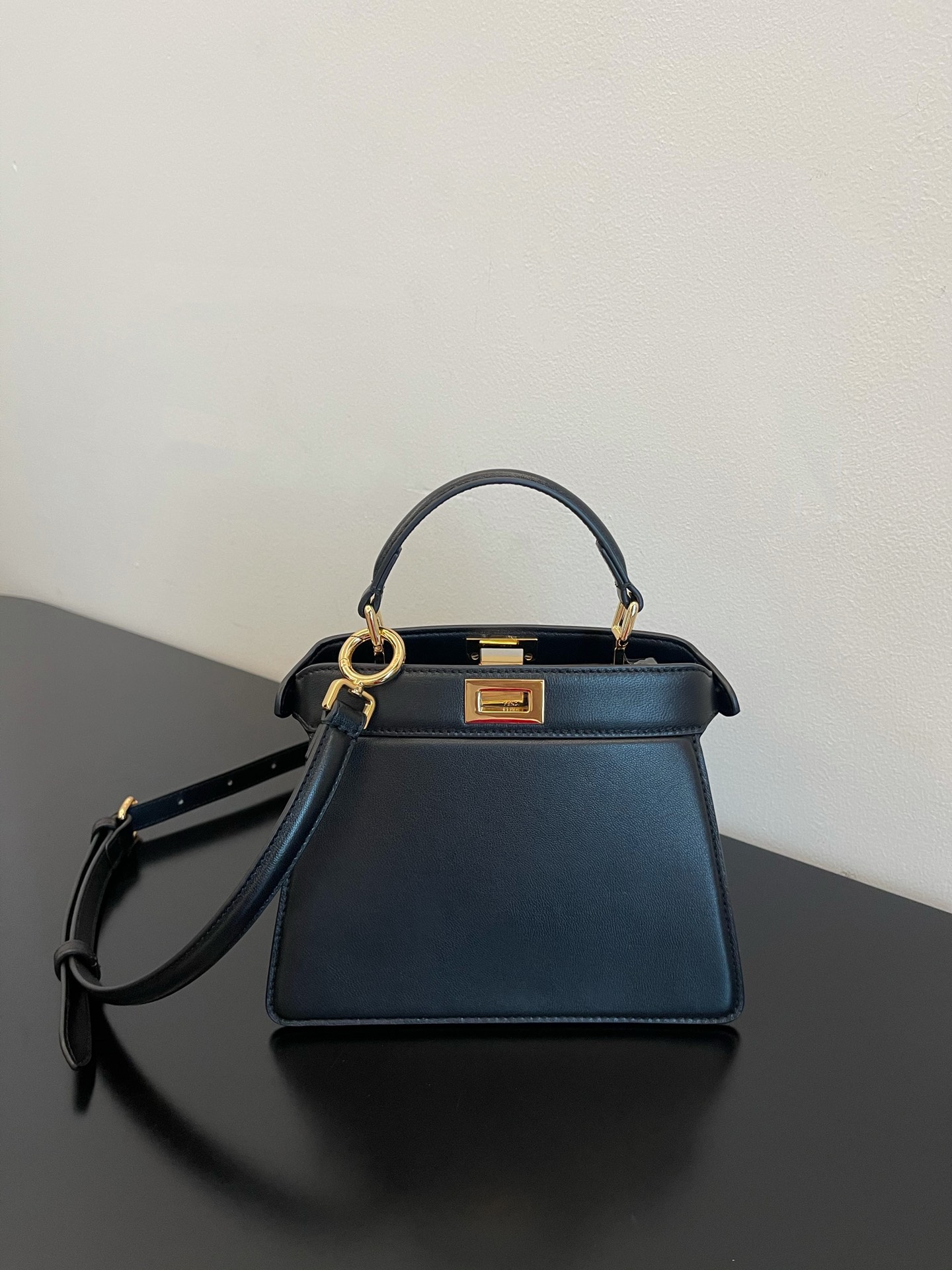 F**di peekaboo iseeu bag-20x11x15cm