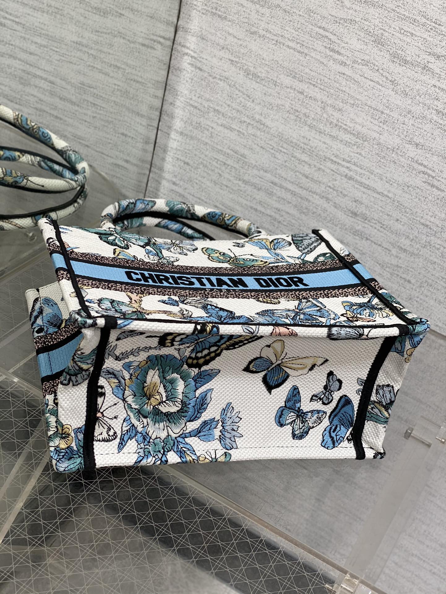 D*or small book tote-26*8*22cm
