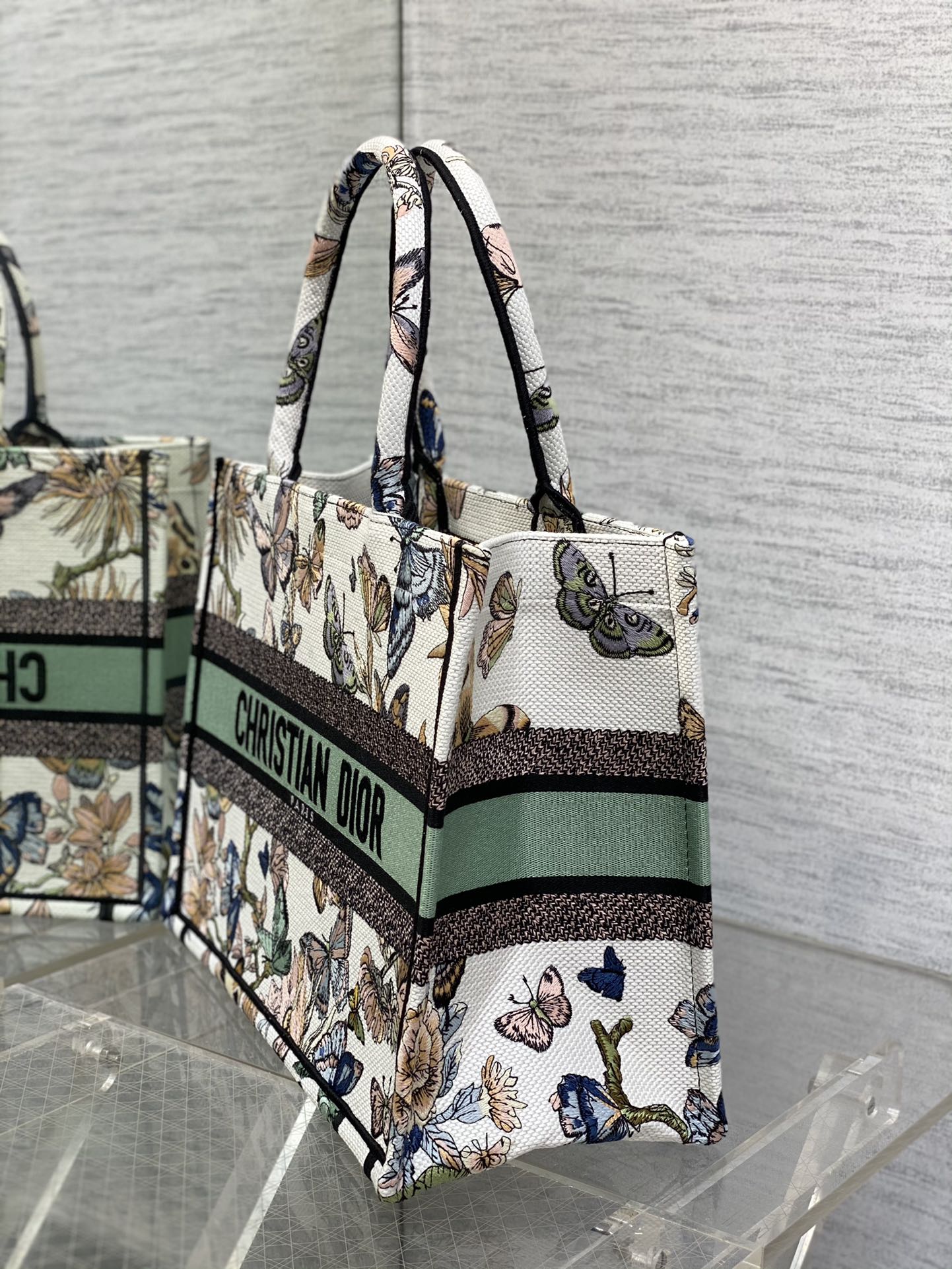 D*or small book tote-36.5cm