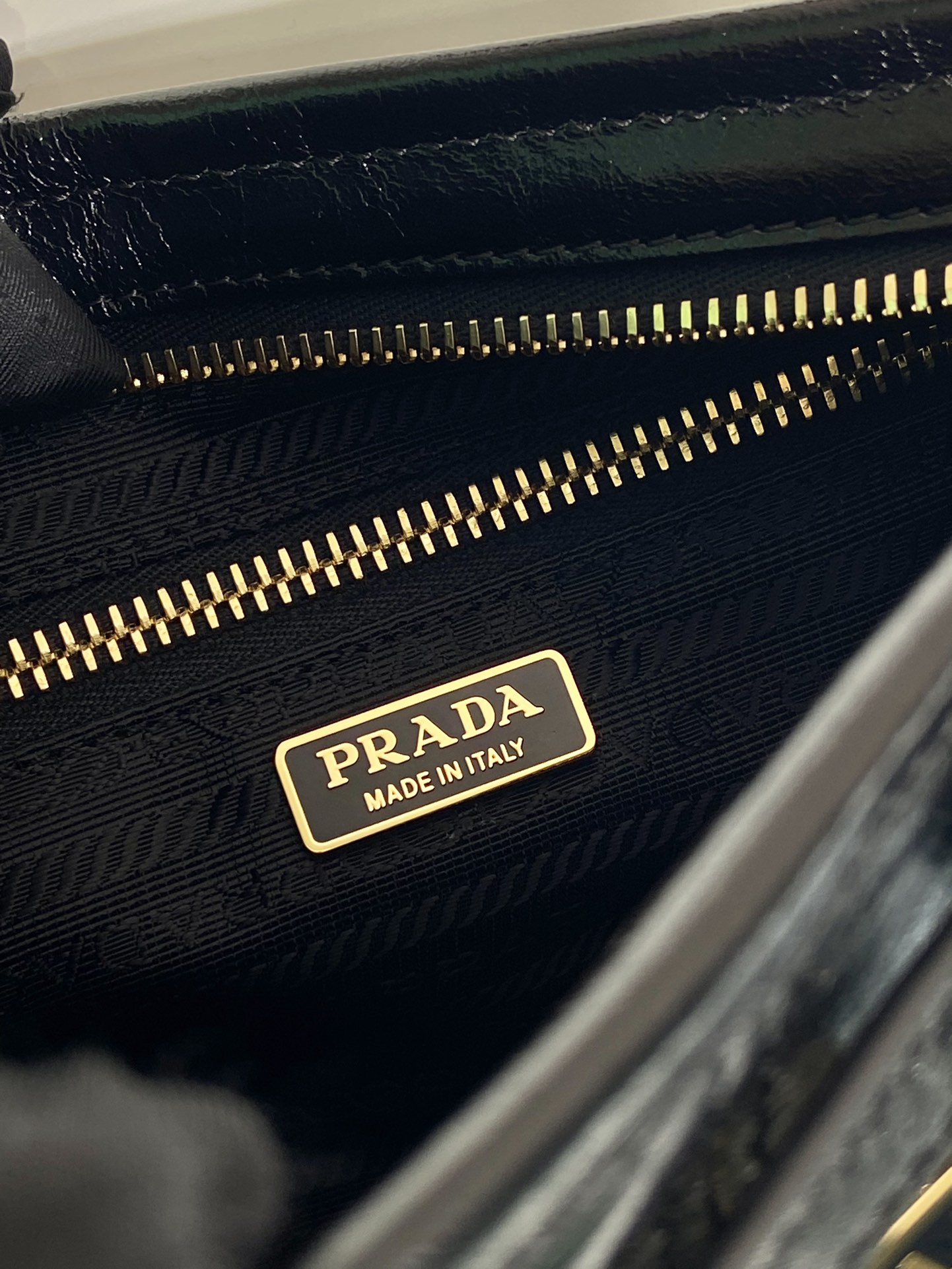 Pra*a lussolf oil waxed bag 1ba215-26*14*12cm