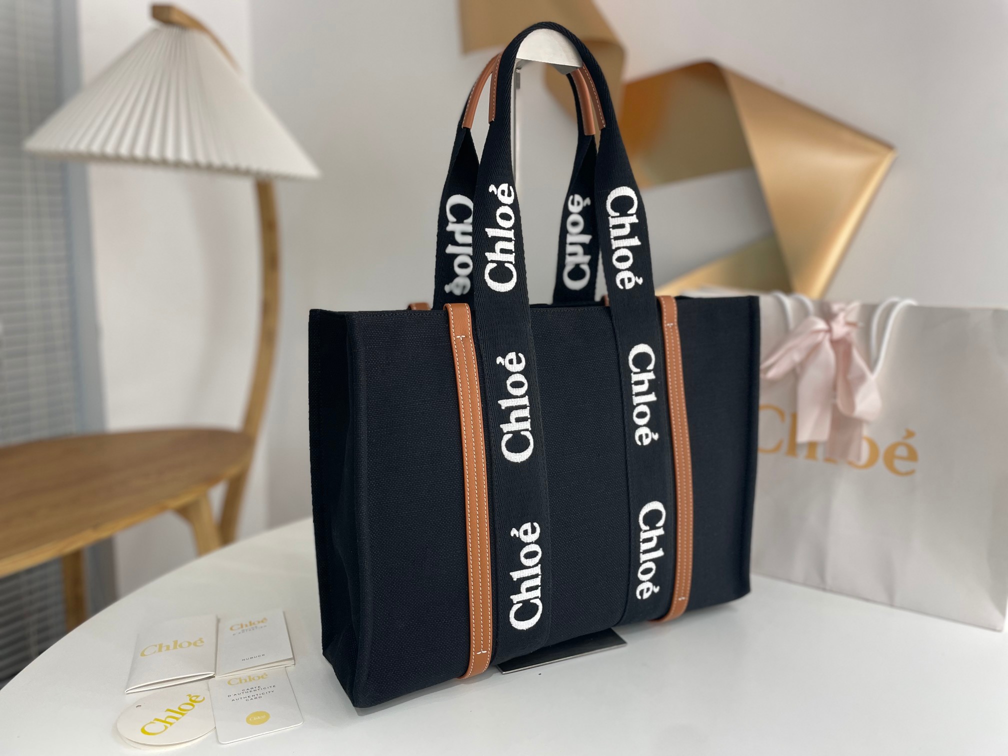 Ch10e woody tote bag