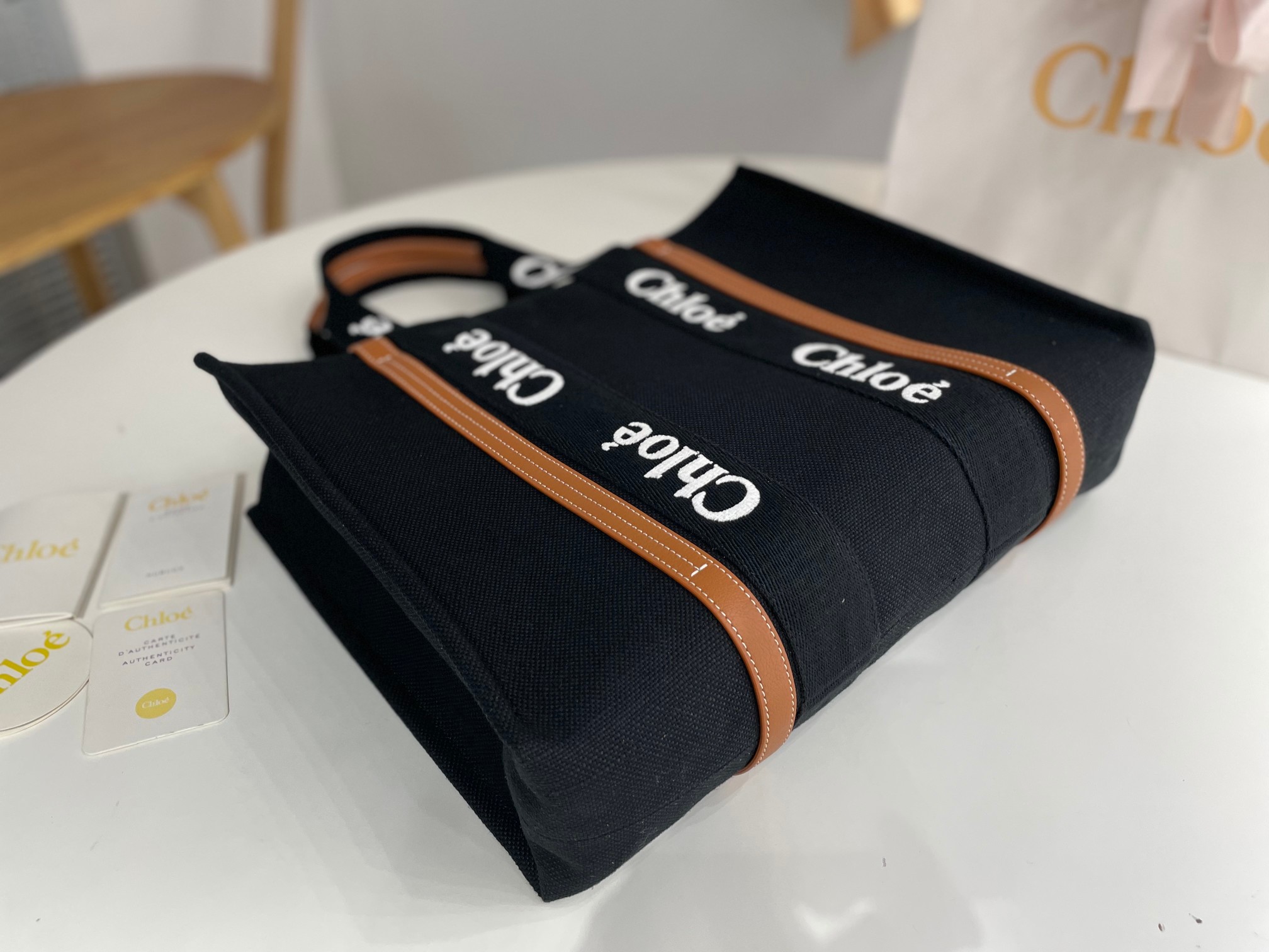 Ch10e woody tote bag
