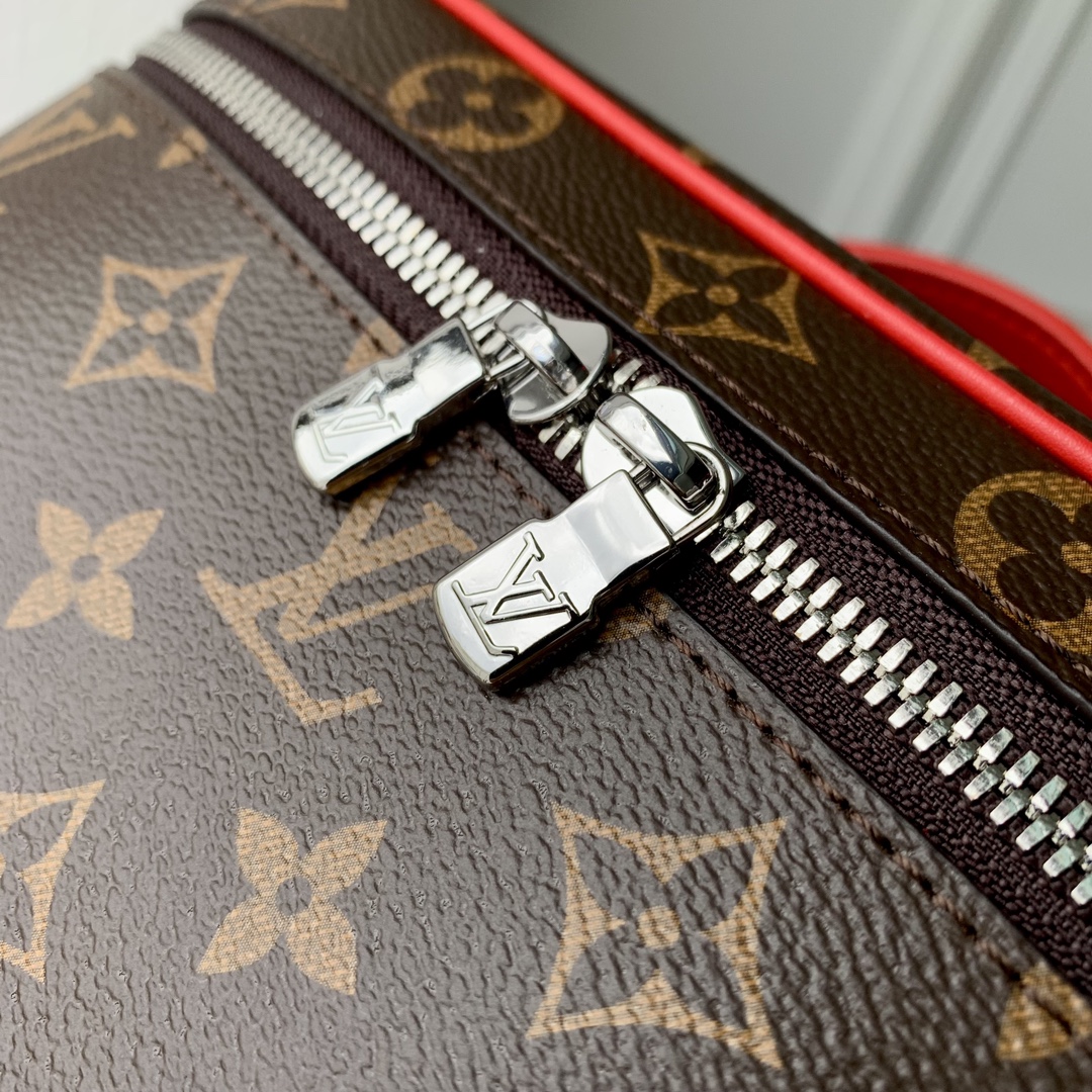 l0*is V*t0n nice cosmetic bag