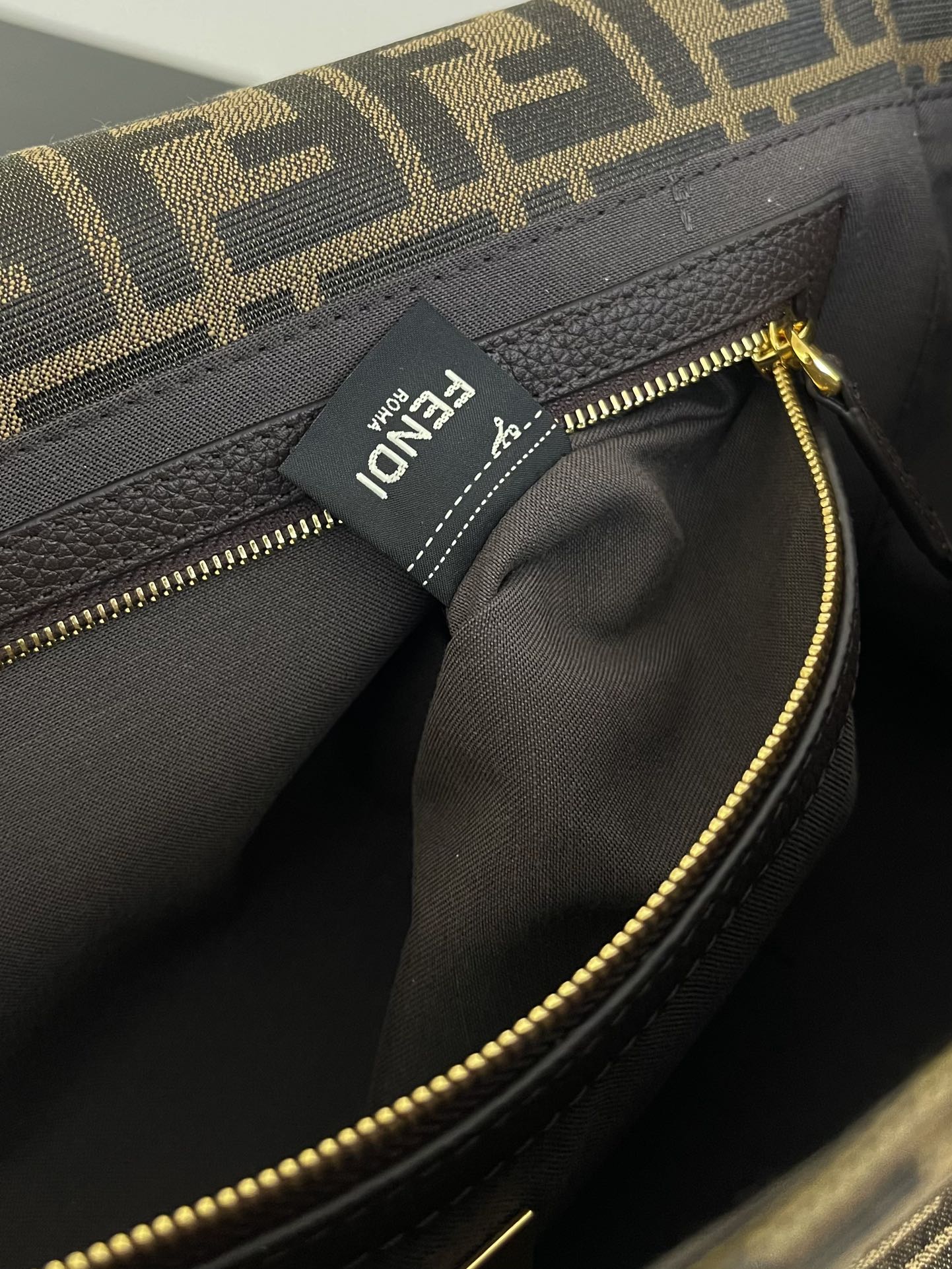 F**di large baguette bag-40x8x22cm