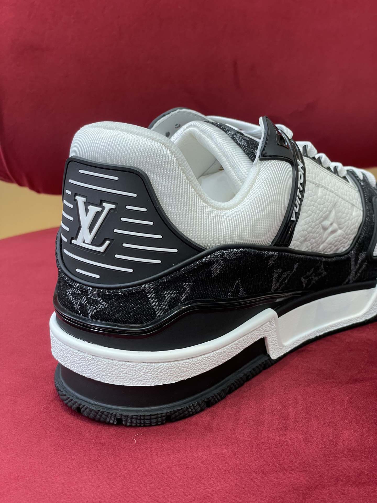 l0*is V*t0n trainer2(eu35-45)