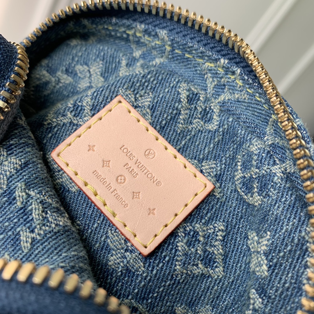 l0*is V*t0n fairfax pochette bag-14 x 18 x 2.7cm