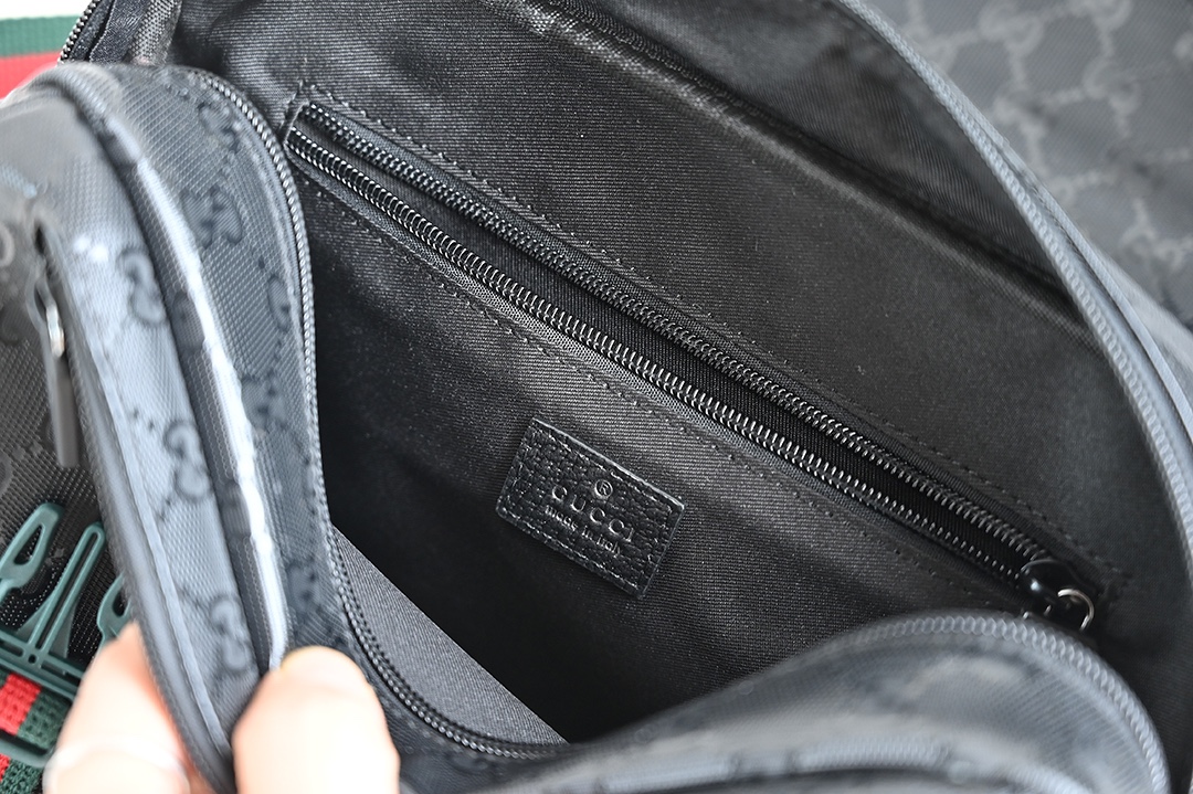 g*u*i gg S*p*e message bag-27*20*10cm