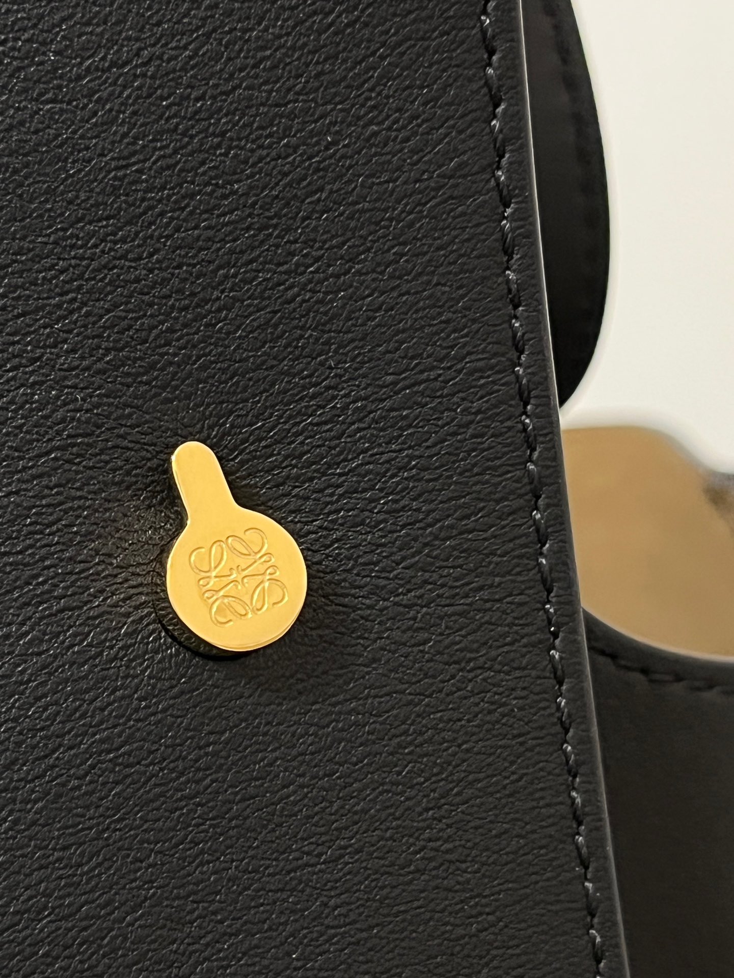 L0ew* pebble bucket bag-28*24*23cm