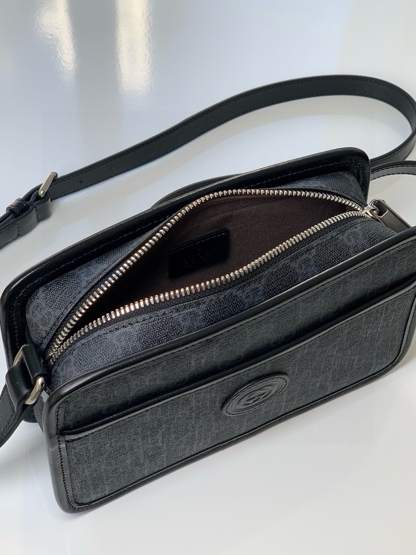 G*u*i camera bag-22.5x14x7cm