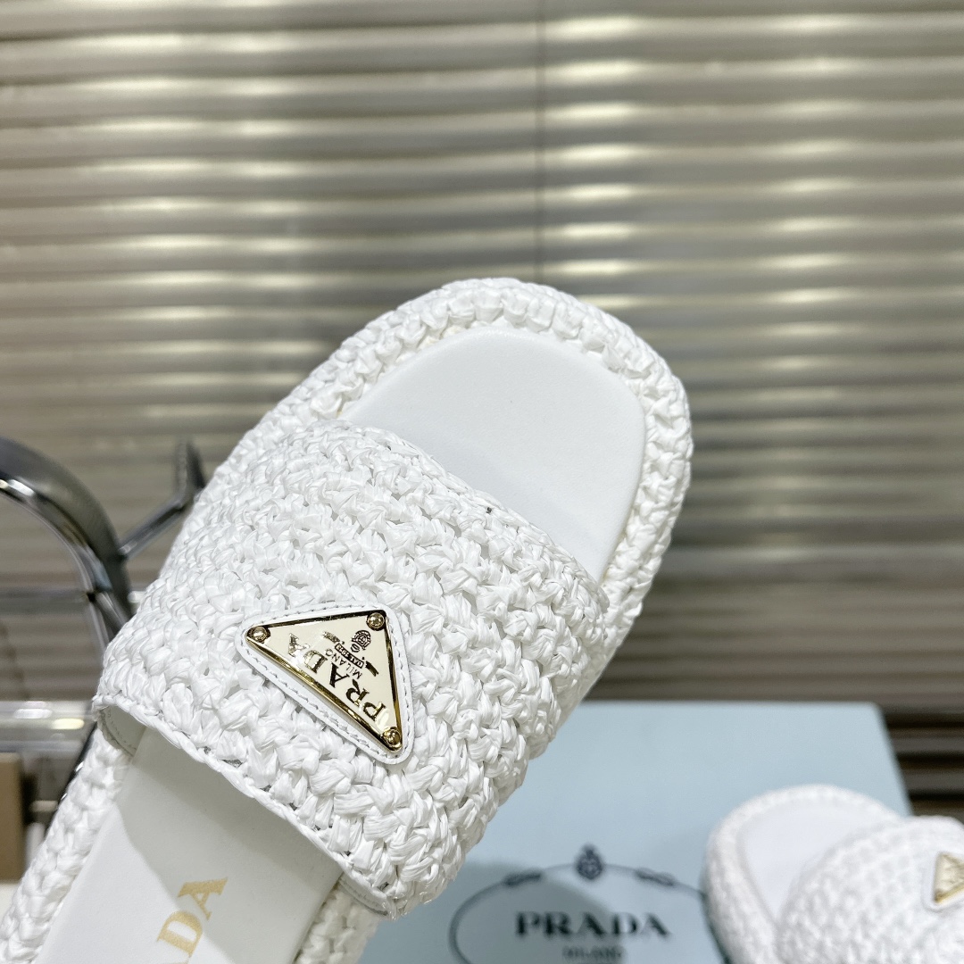 Pra*a sandals