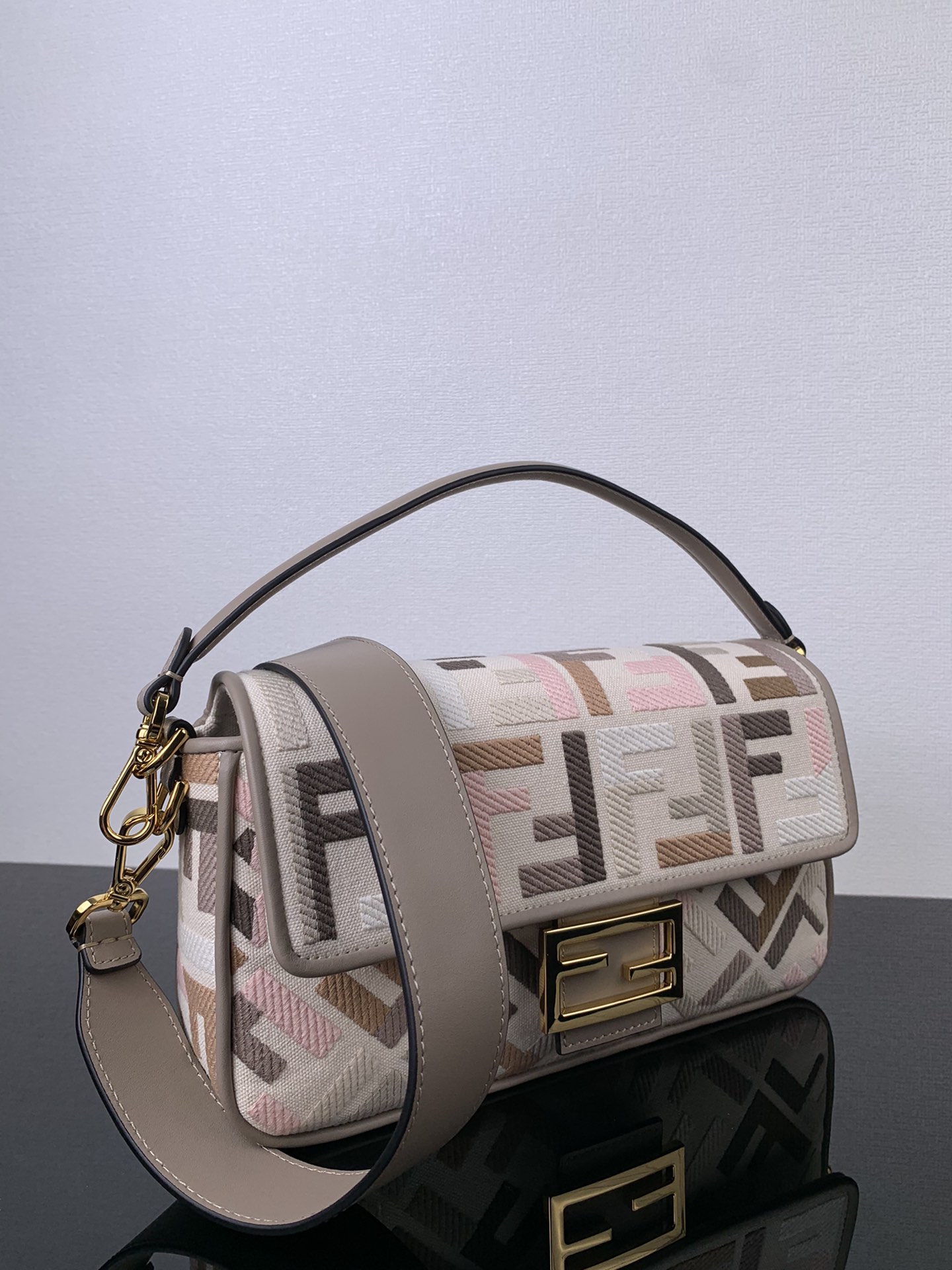 F**di baguette bag-26x15x6cm