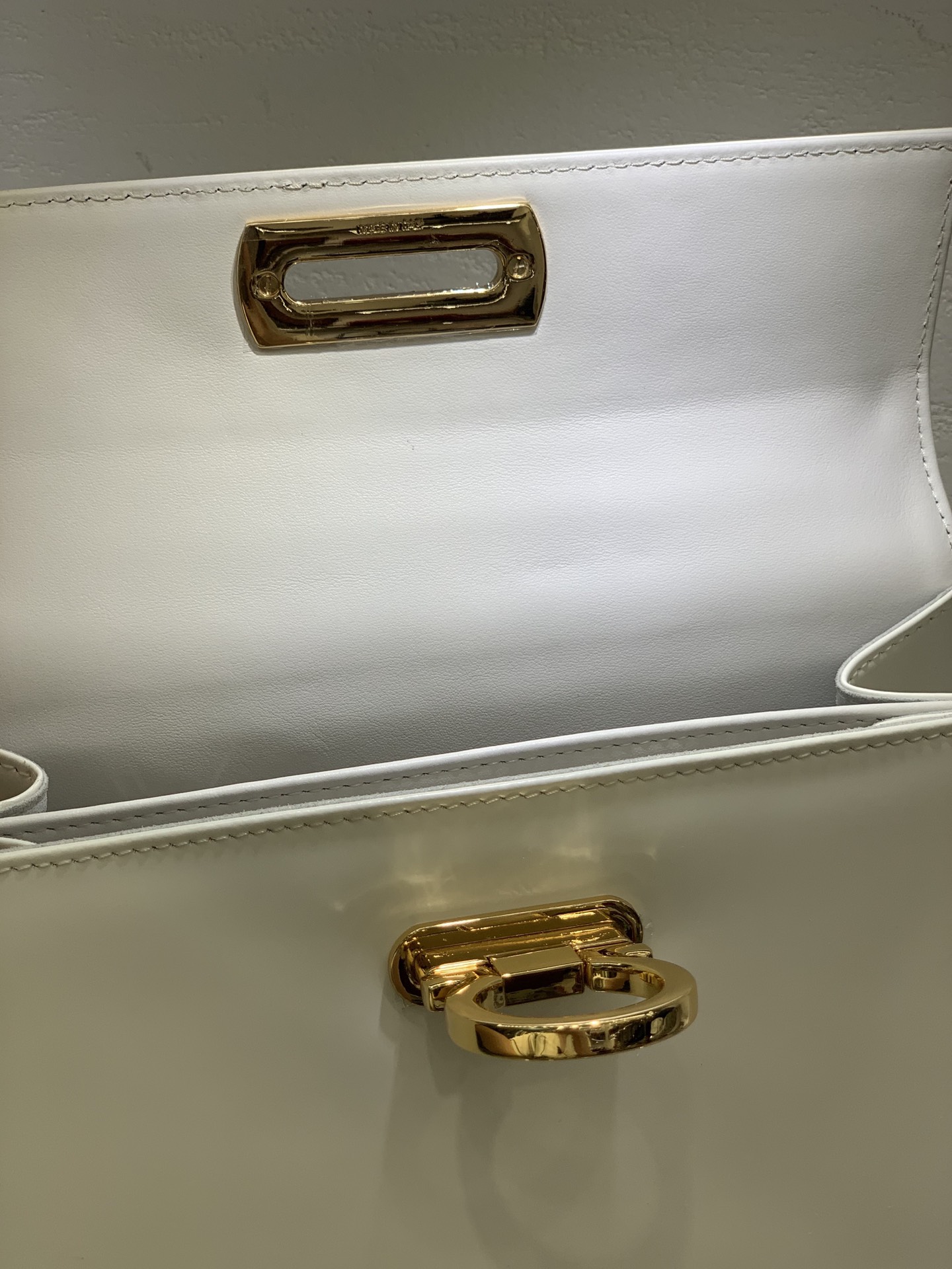 Ferragamo Tote-27×20×10CM