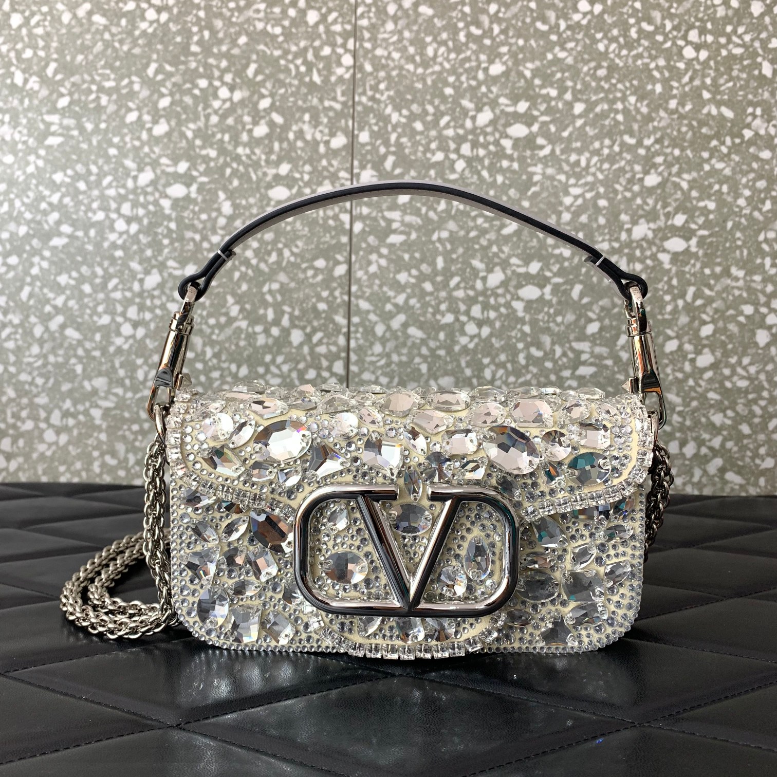 Va1e*ntin0 garavani mini loco bag-20*11*5cm