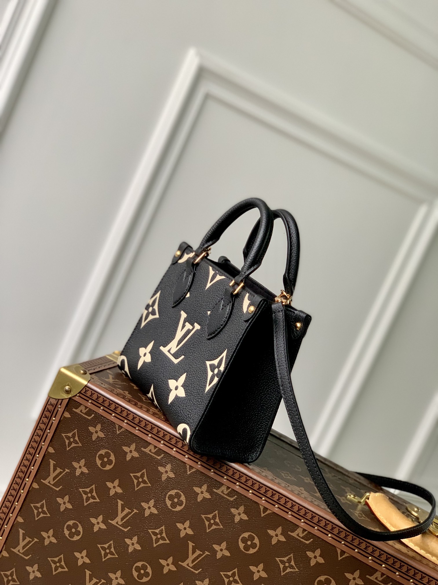 l0*is V*t0n onthego bb handbag-18*15*8.5cm
