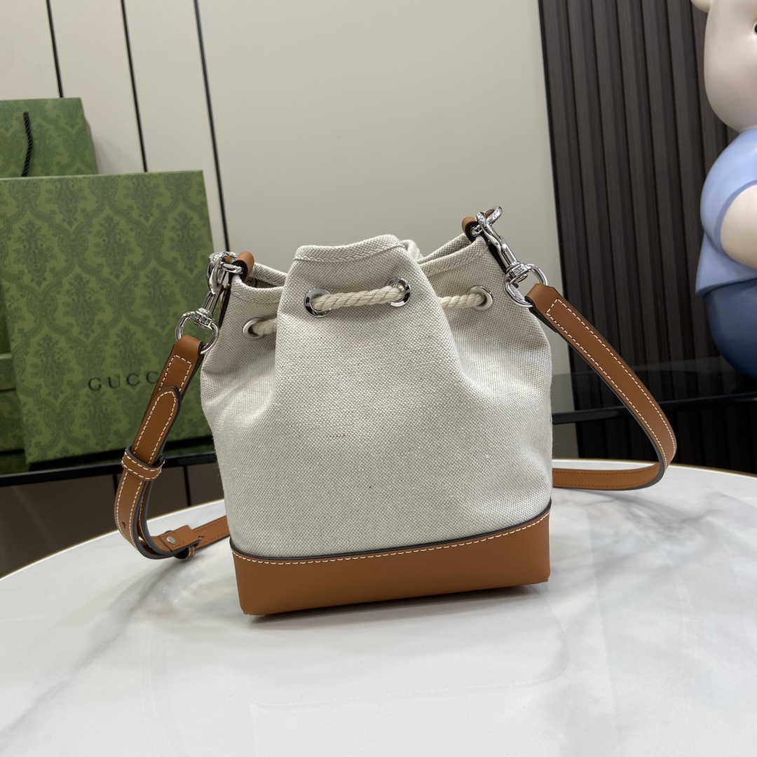 G*u*i backpack-16*21*11cm
