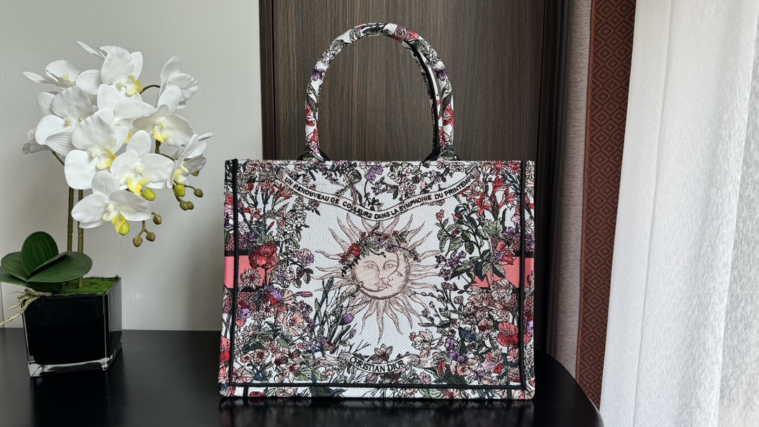 D*or small book tote-36.5cm