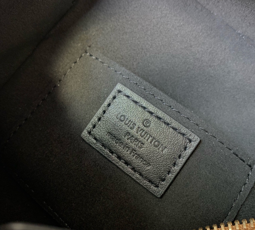 l0*is V*t0n just in case bag-m47096-11 x 8 x 2.5cm