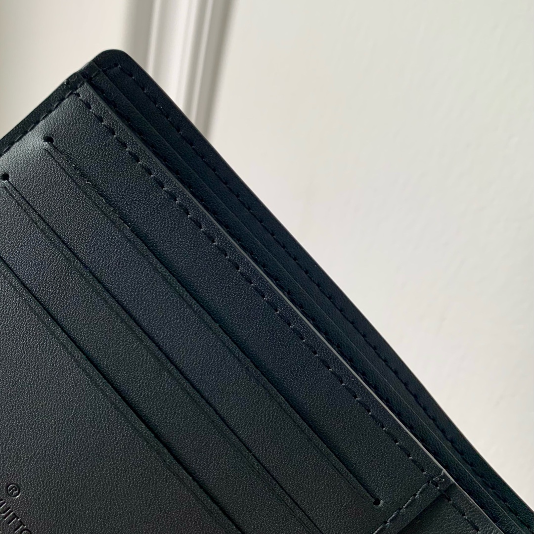 l0*is V*t0n wallet-m83333-11.5 x 9 x 1.5cm
