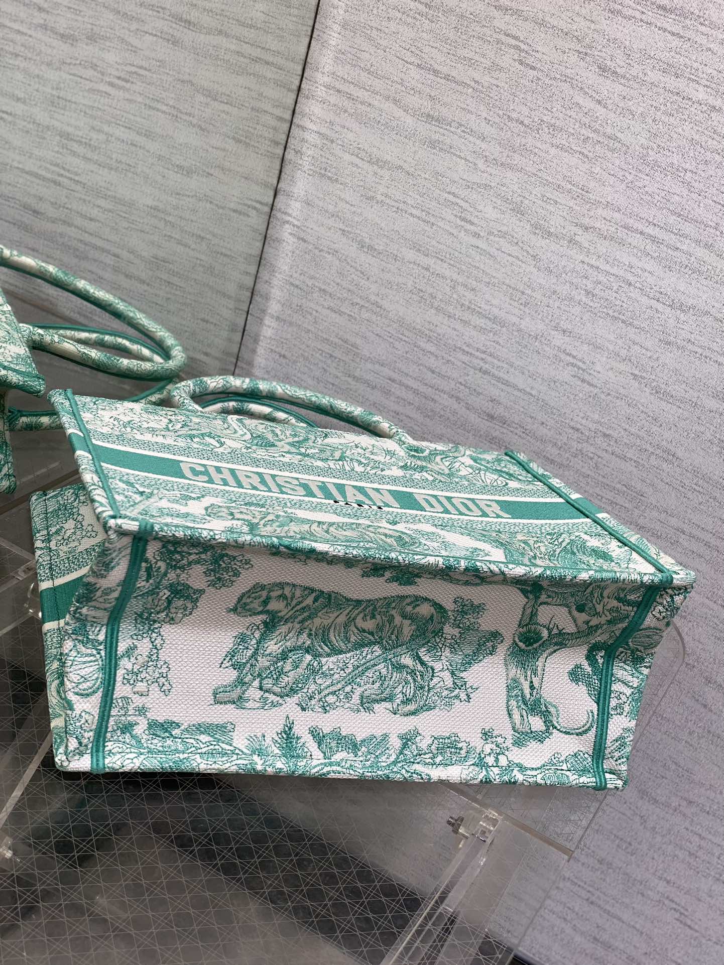 D*or small book tote-36.5cm