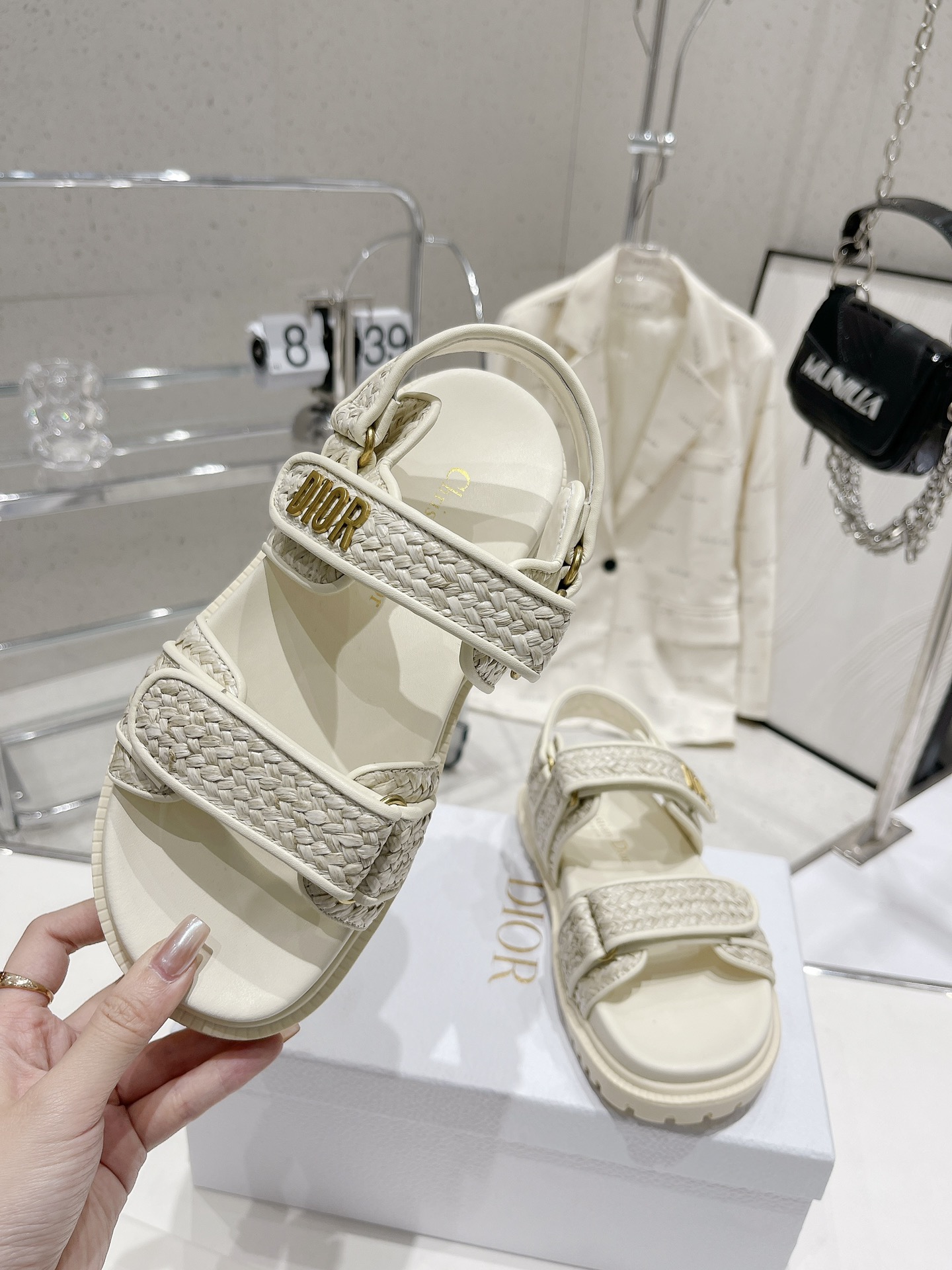 D*or sandals