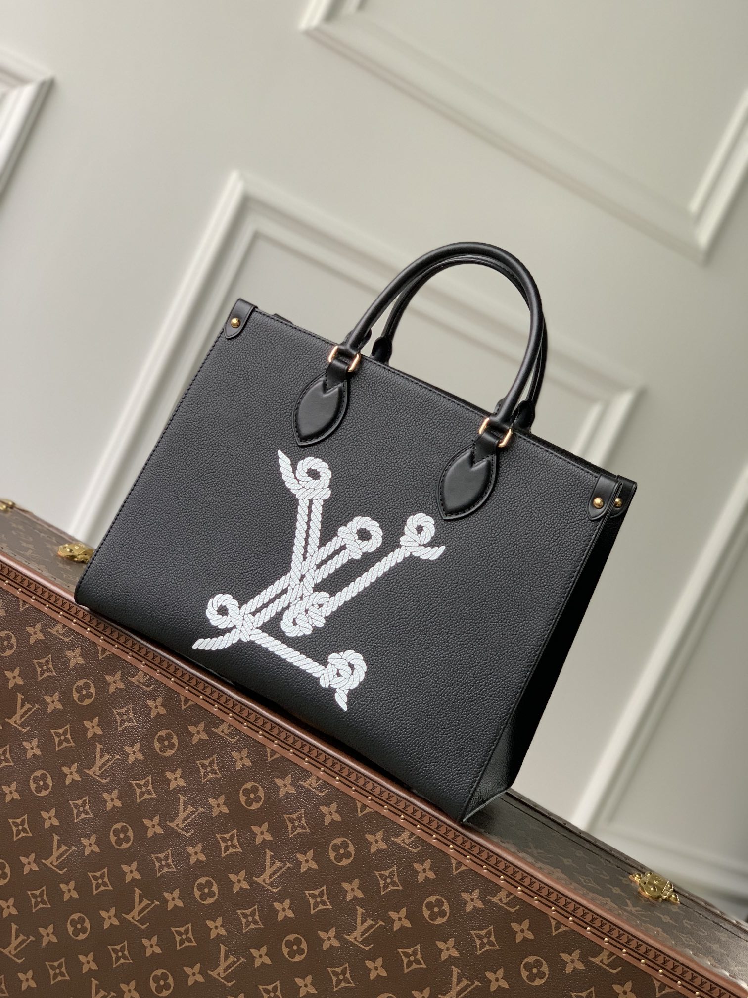 l0*is V*t0n small onthego handbag-35*28*15cm