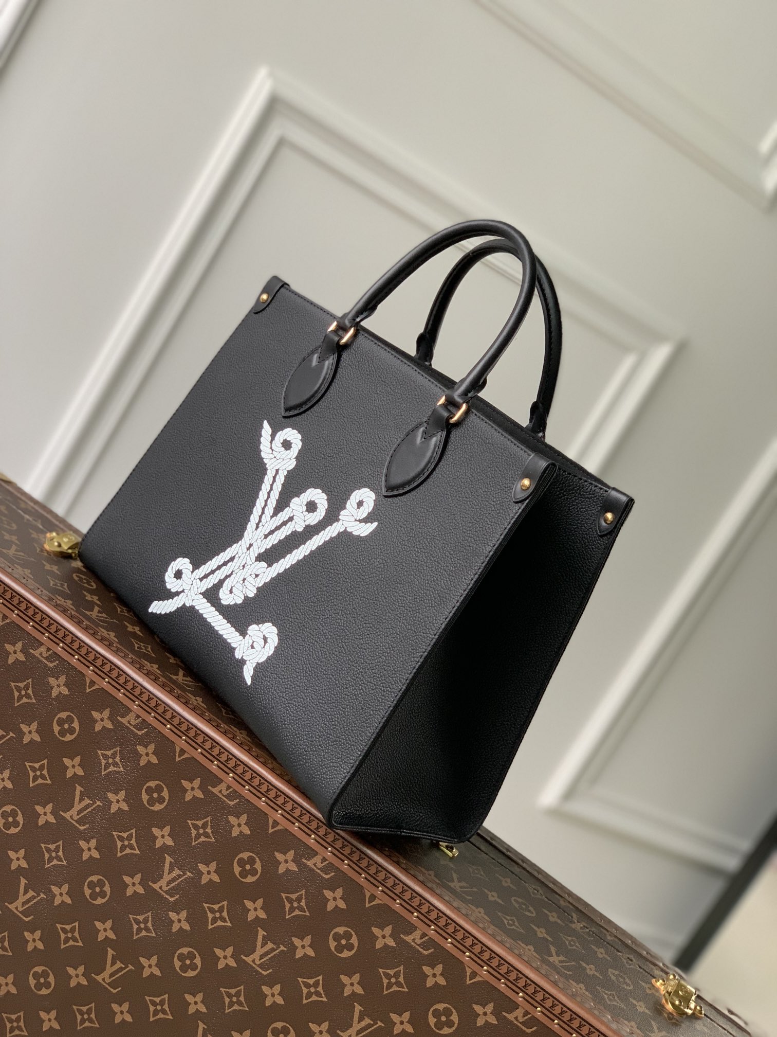 l0*is V*t0n small onthego handbag-35*28*15cm