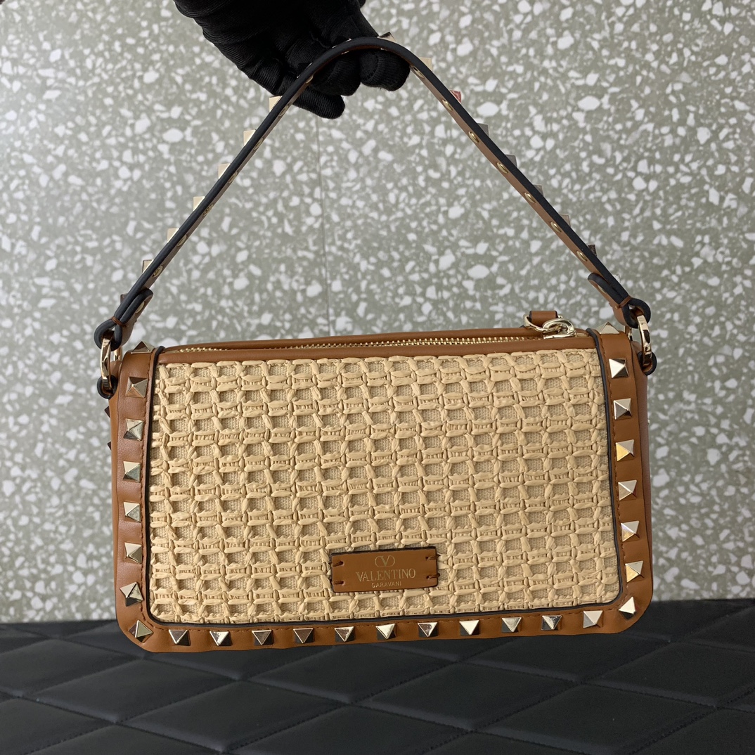 Va1e*ntin0 rockstud raffia bag-19*13*7cm