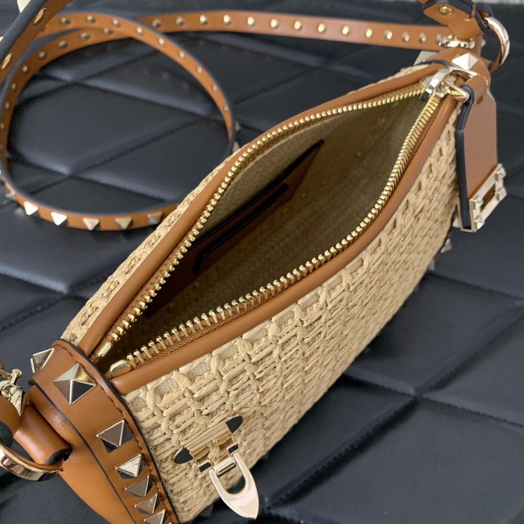 Va1e*ntin0 rockstud raffia bag-19*13*7cm