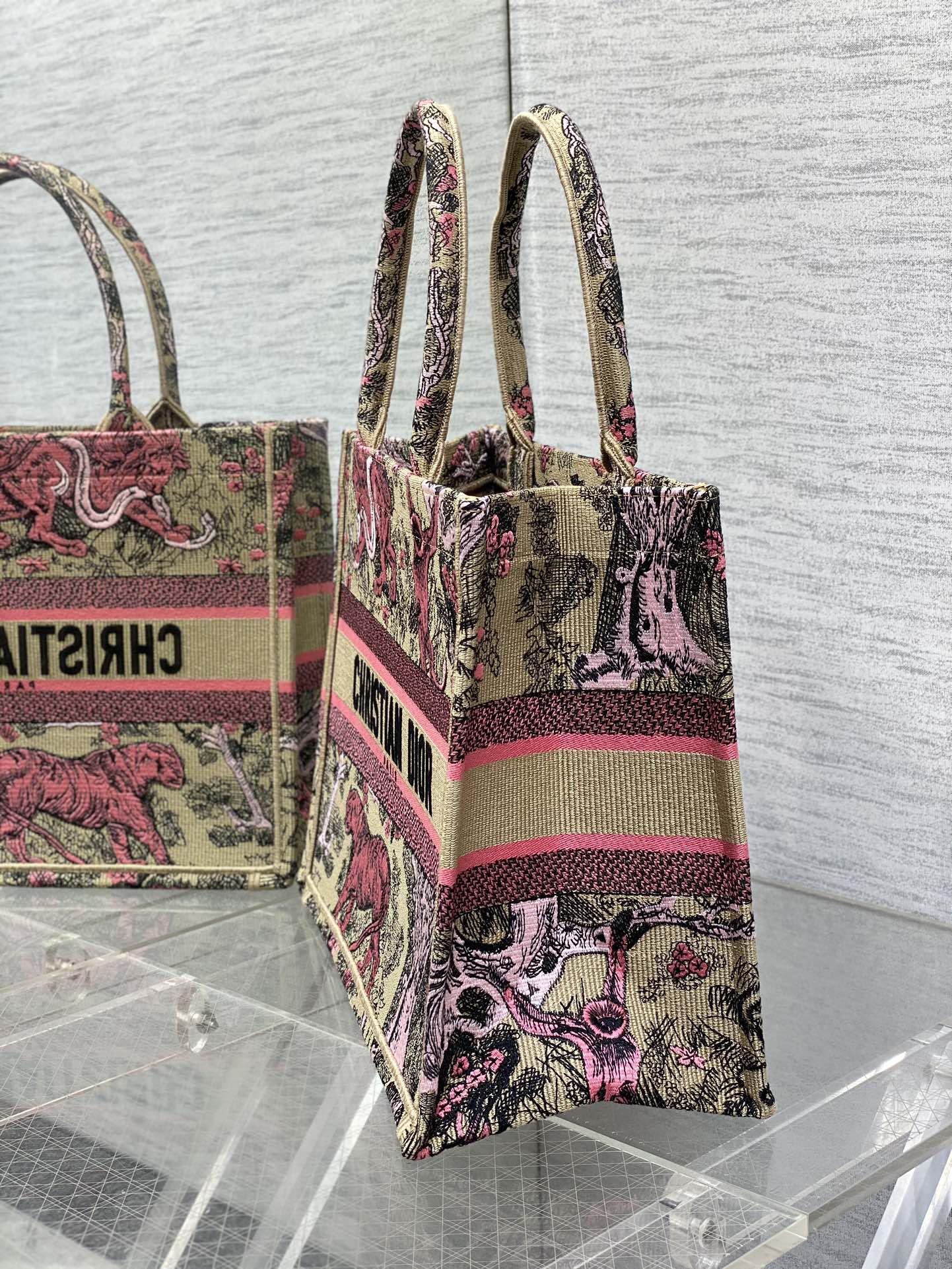 D*or small book tote-36.5cm
