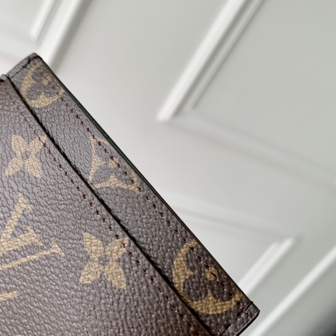l0*is V*t0n wallet-11 x 7 x 0.5cm