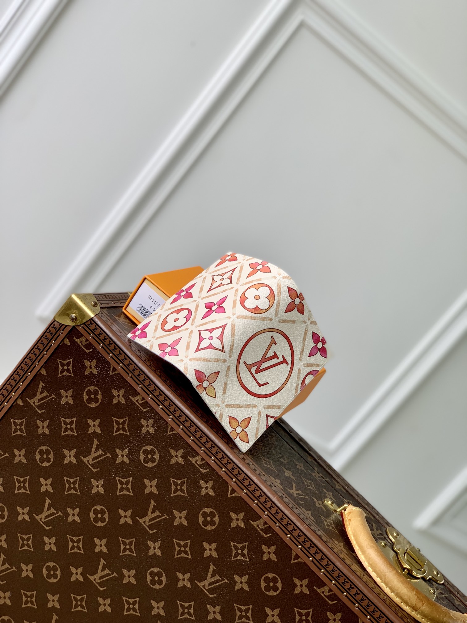 l0*is V*t0n by the pool wallet-10 x 14 x 2.5cm