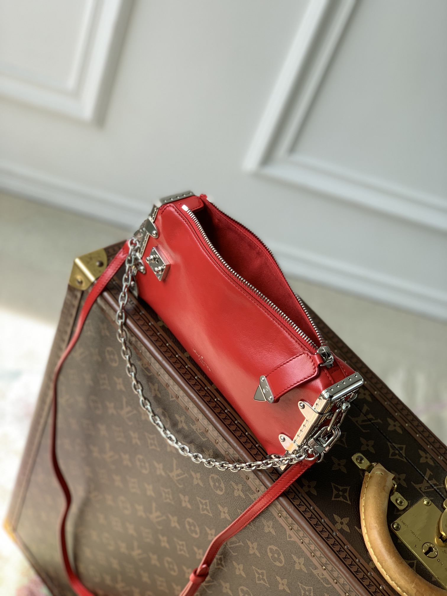 l0*is V*t0n slim trunk--m25445-23 x 12 x 4cm