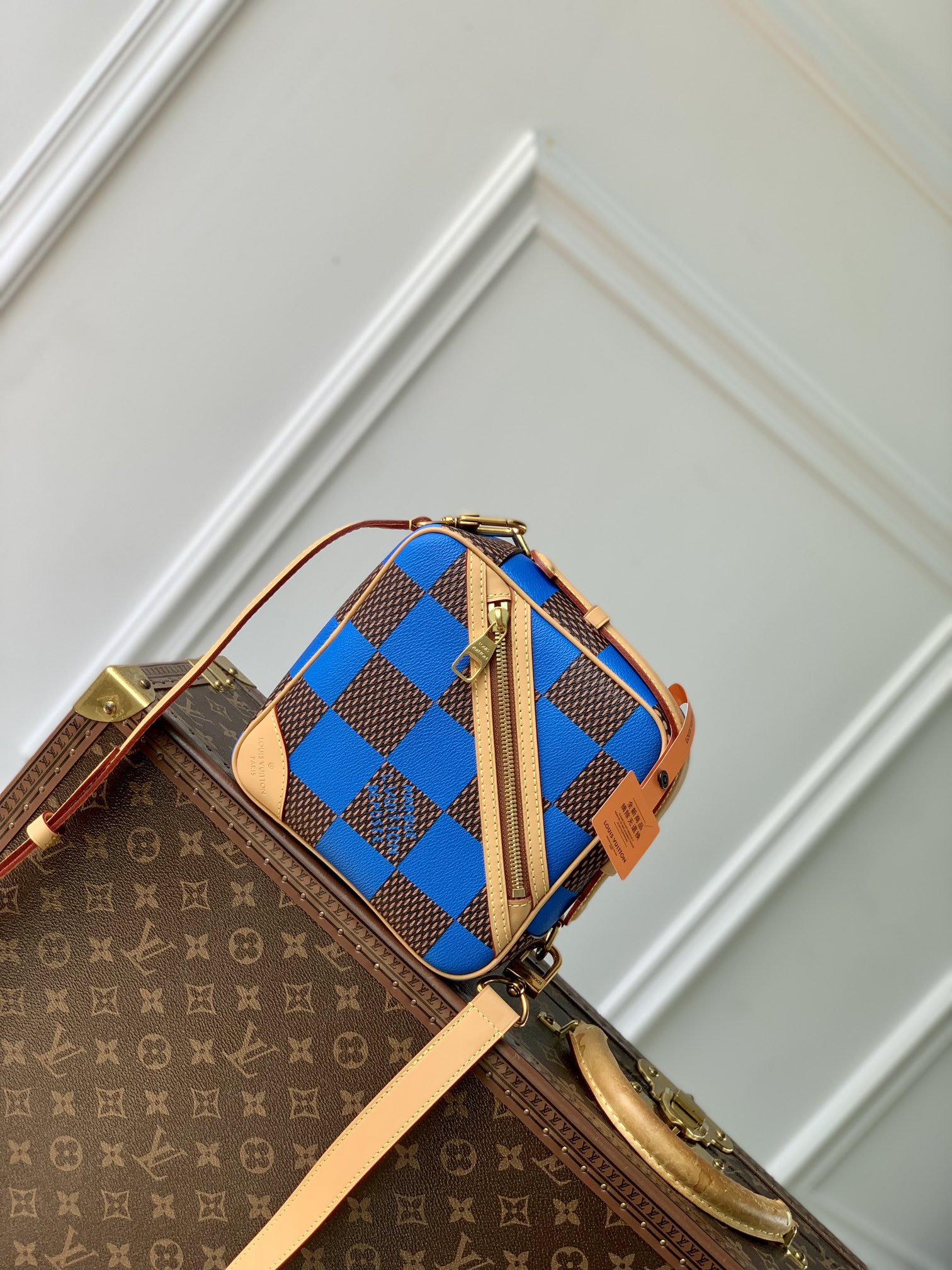 l0*is V*t0n chess messenger bag-24 x 24 x 8cm