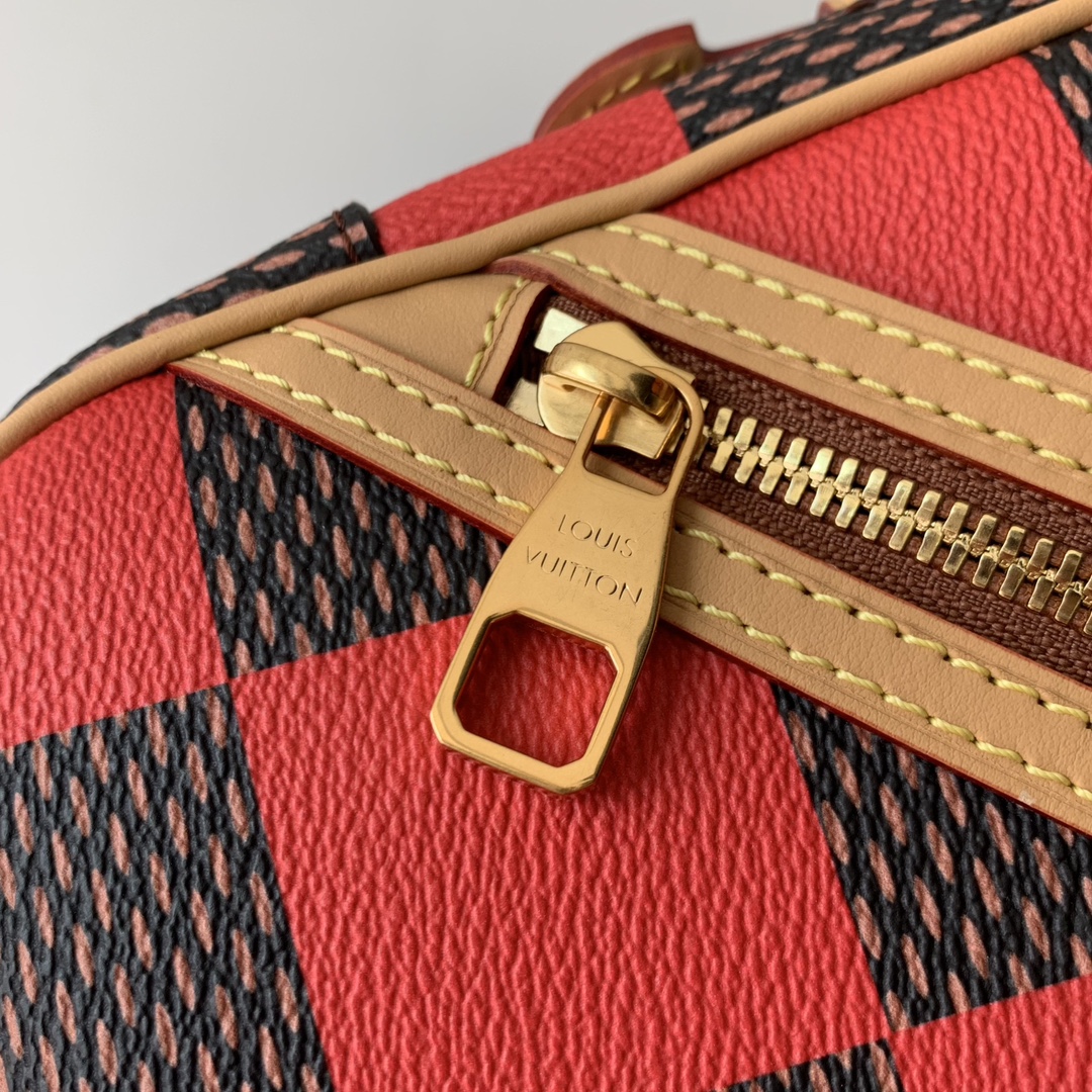 l0*is V*t0n chess messenger bag-24 x 24 x 8cm
