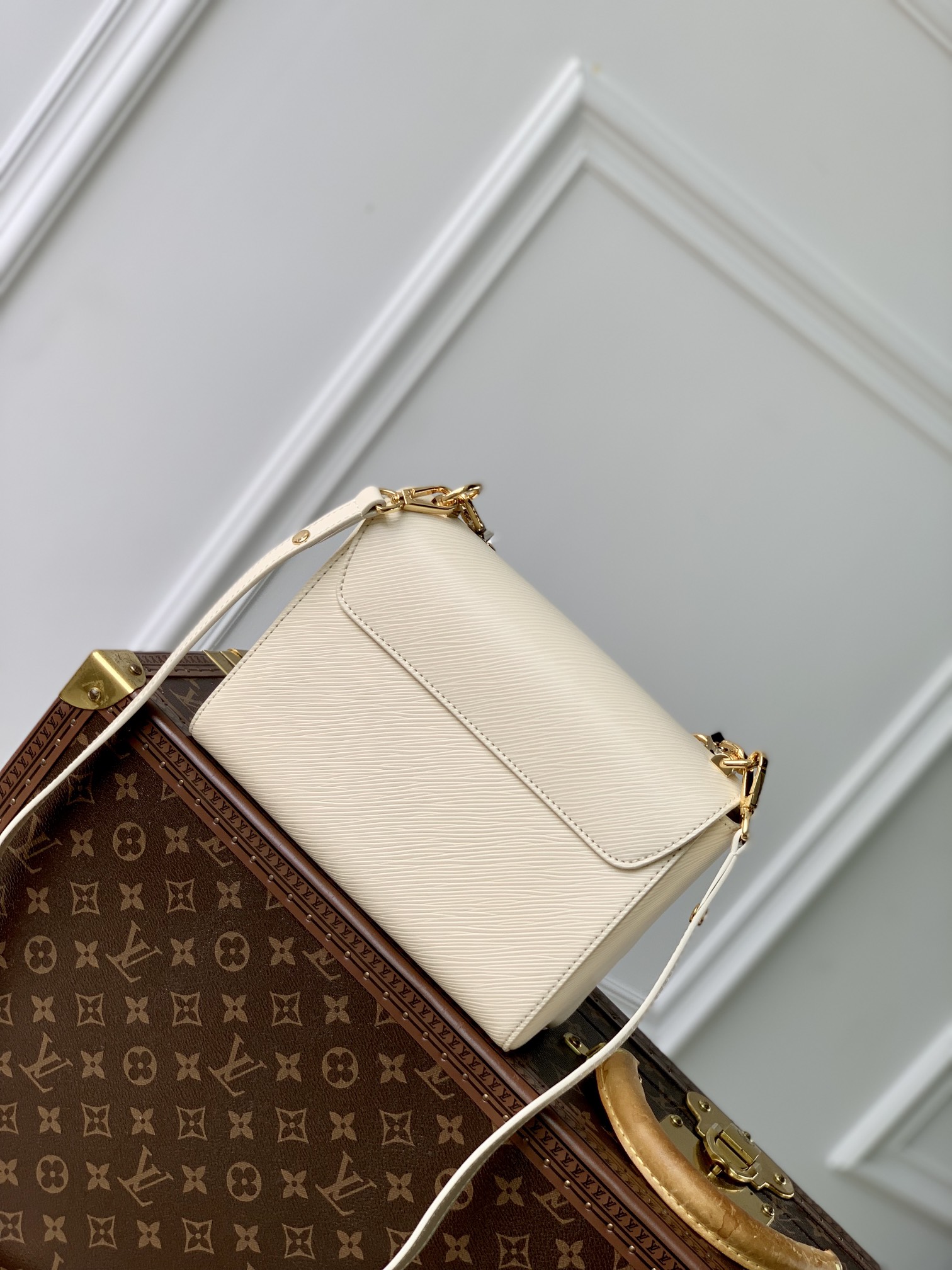 l0*is V*t0n twist mm bloom bag-23*17*9.5cm