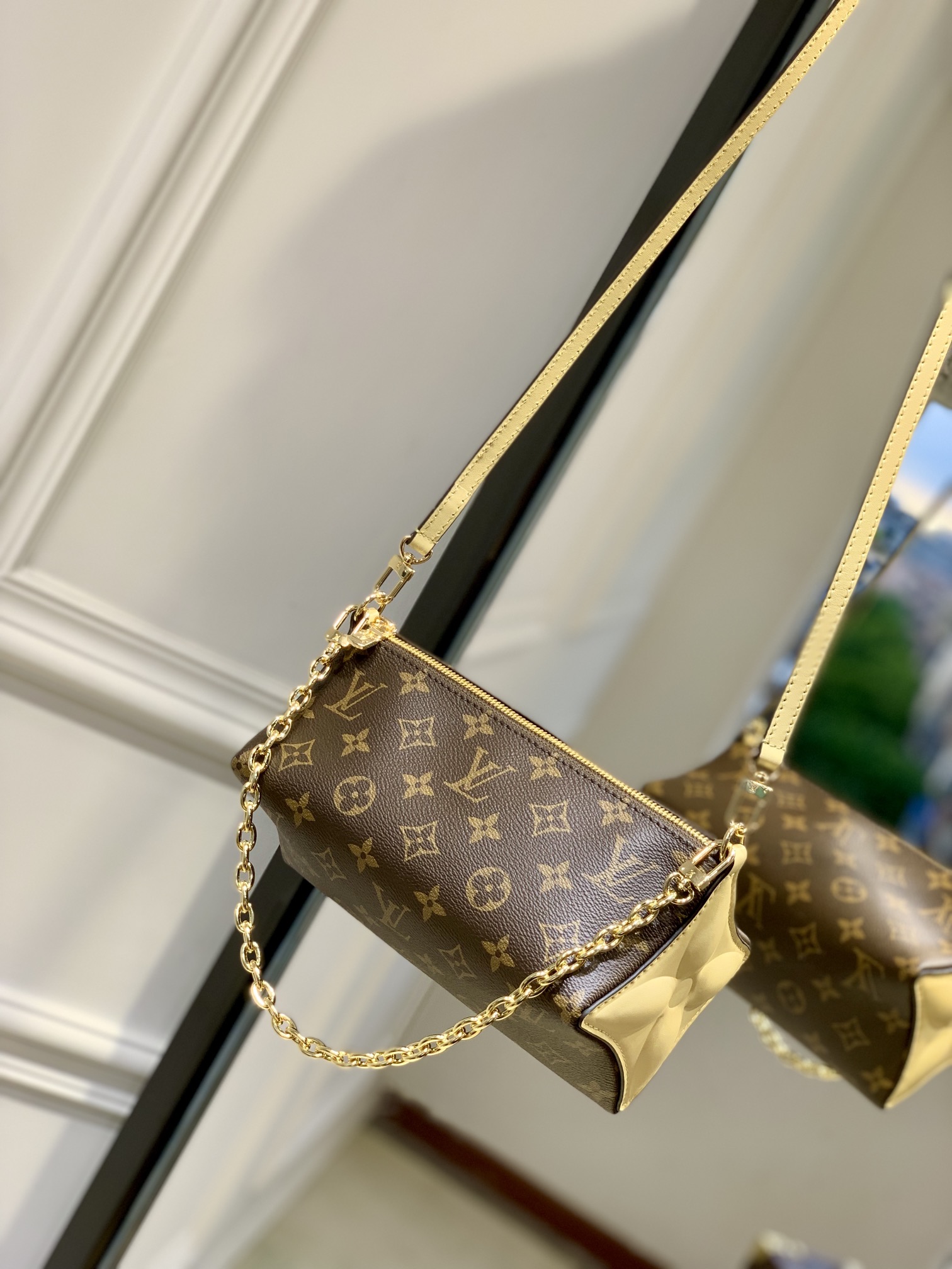 l0*is V*t0n bloom pouch-m11303-22.5*13*13cm