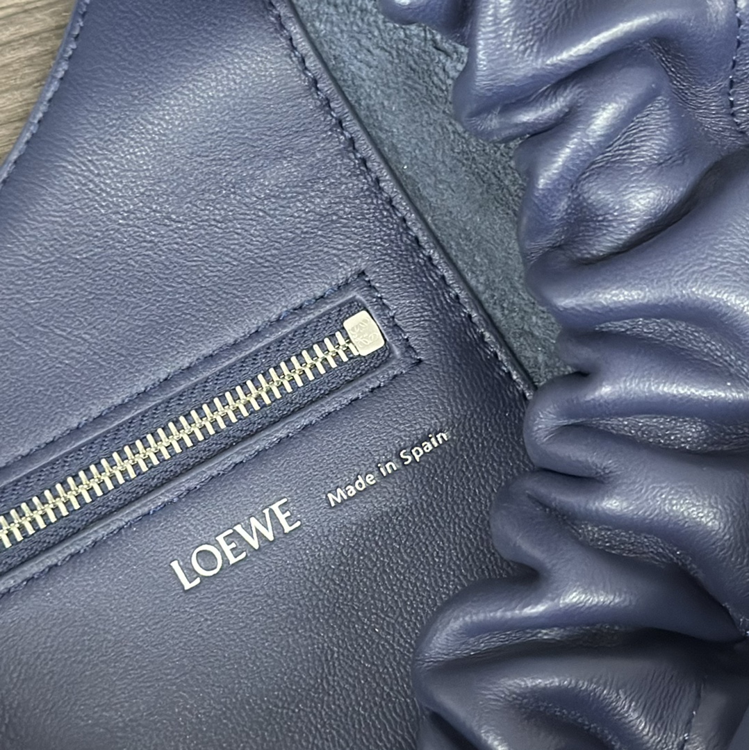 L0ew* squeeze bag-29*24*10.5cm