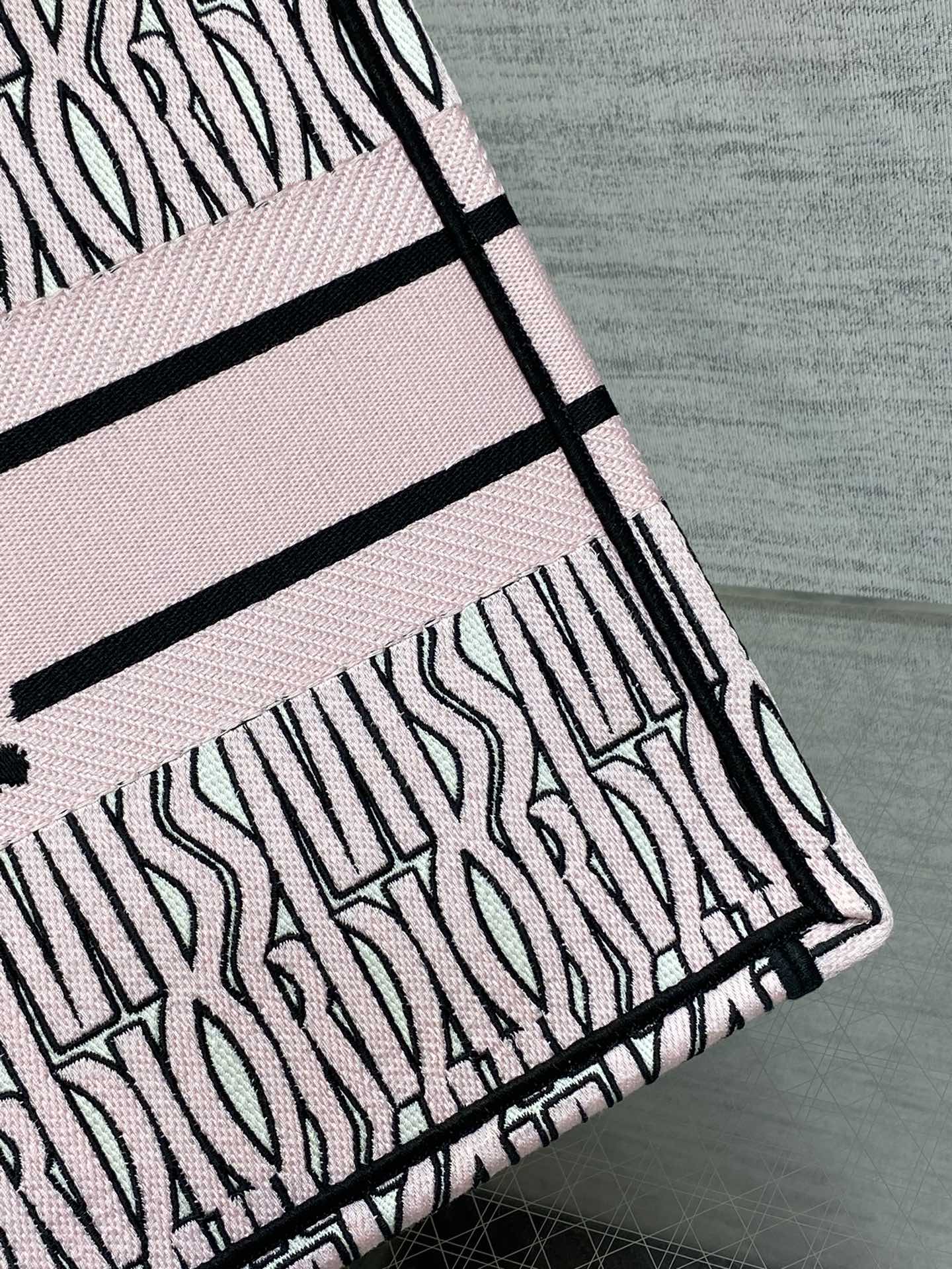 D*or small book tote-36.5cm