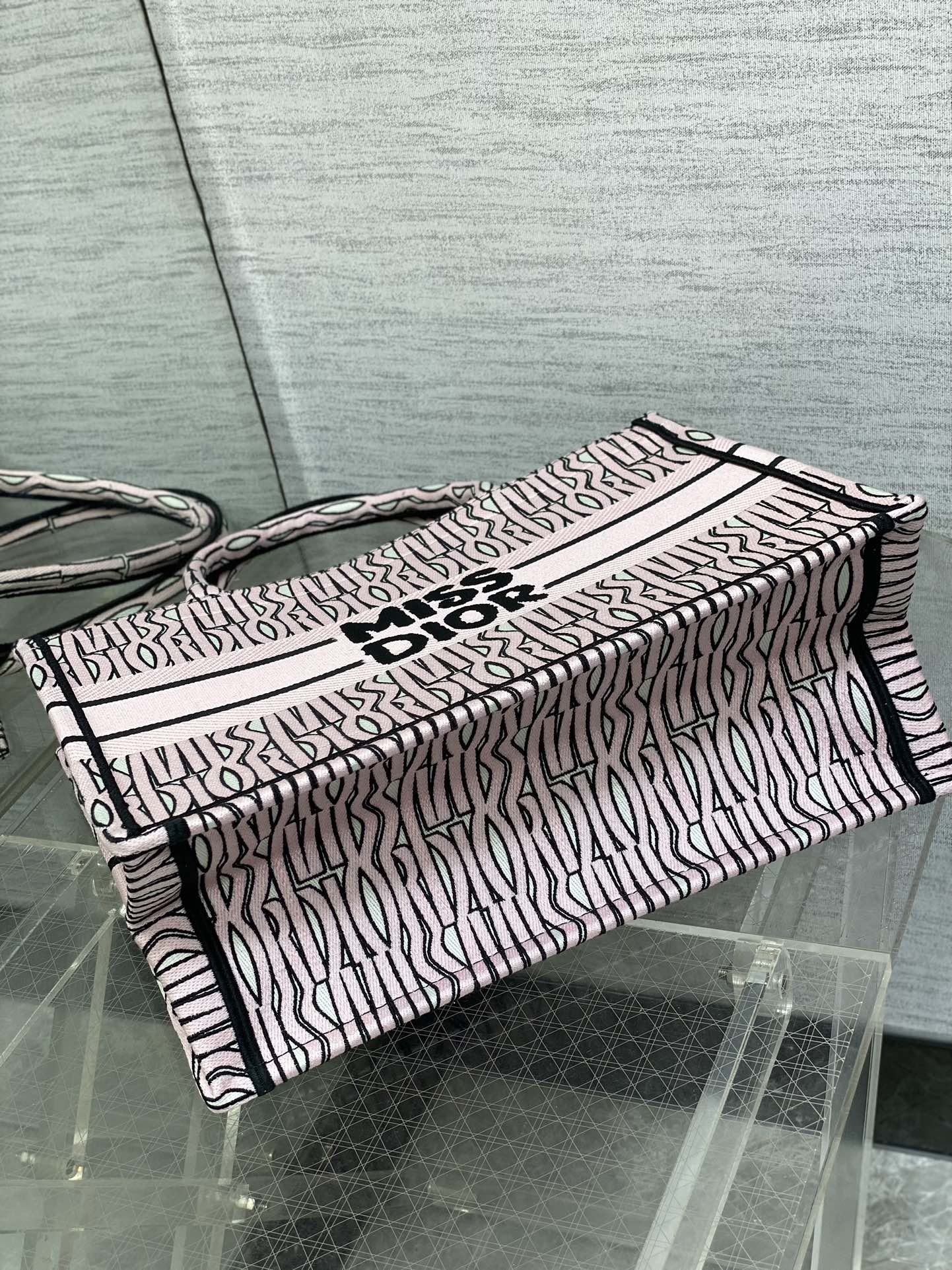 D*or small book tote-36.5cm