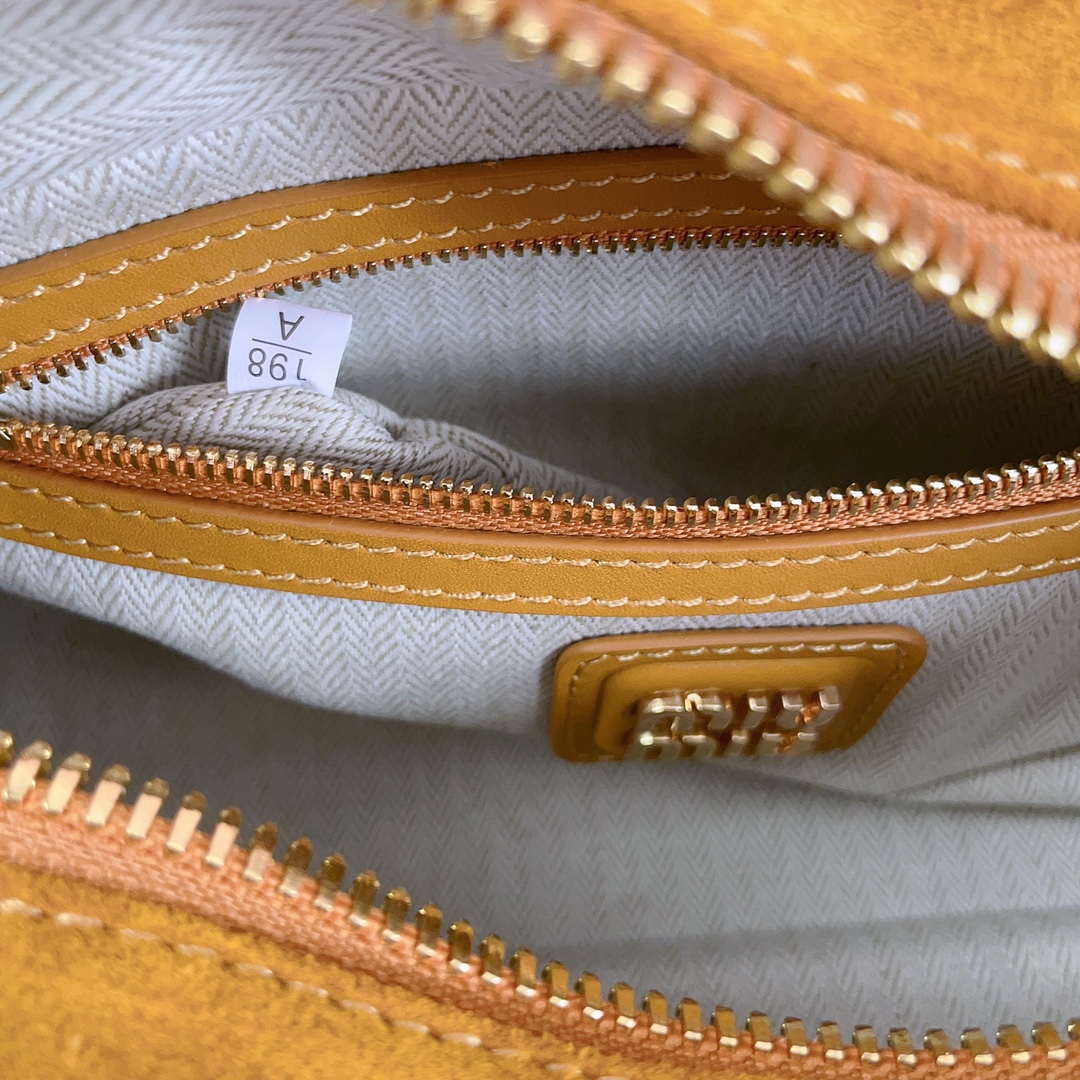 M*um*u top handbags-22x10.5x7.5cm