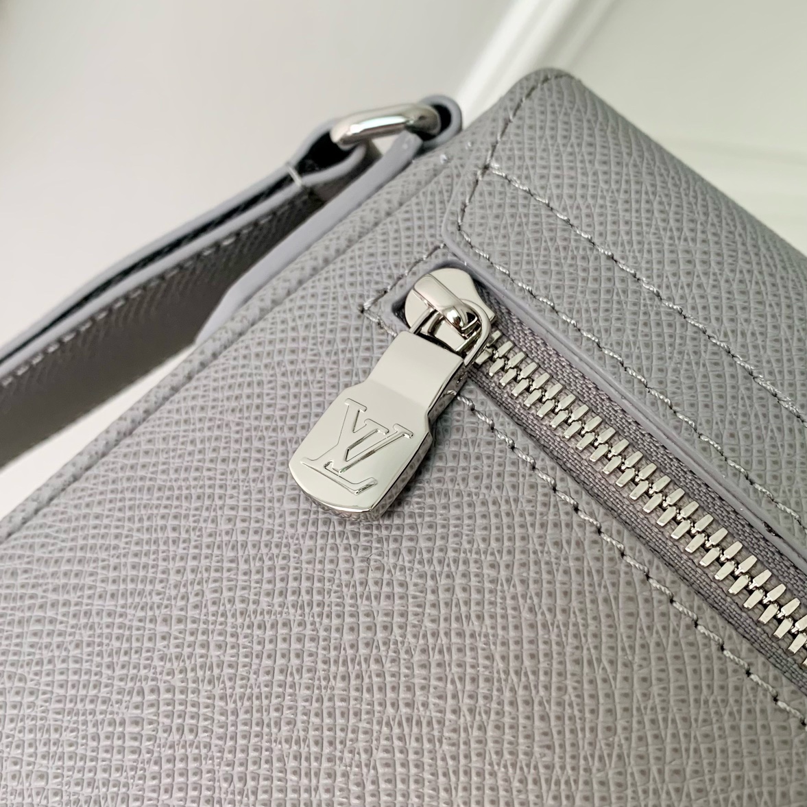 l0*is V*t0n district messenger bag-m46255-26*20*7cm