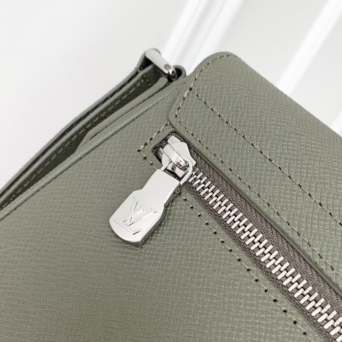 l0*is V*t0n district messenger bag-m46255-26*20*7cm