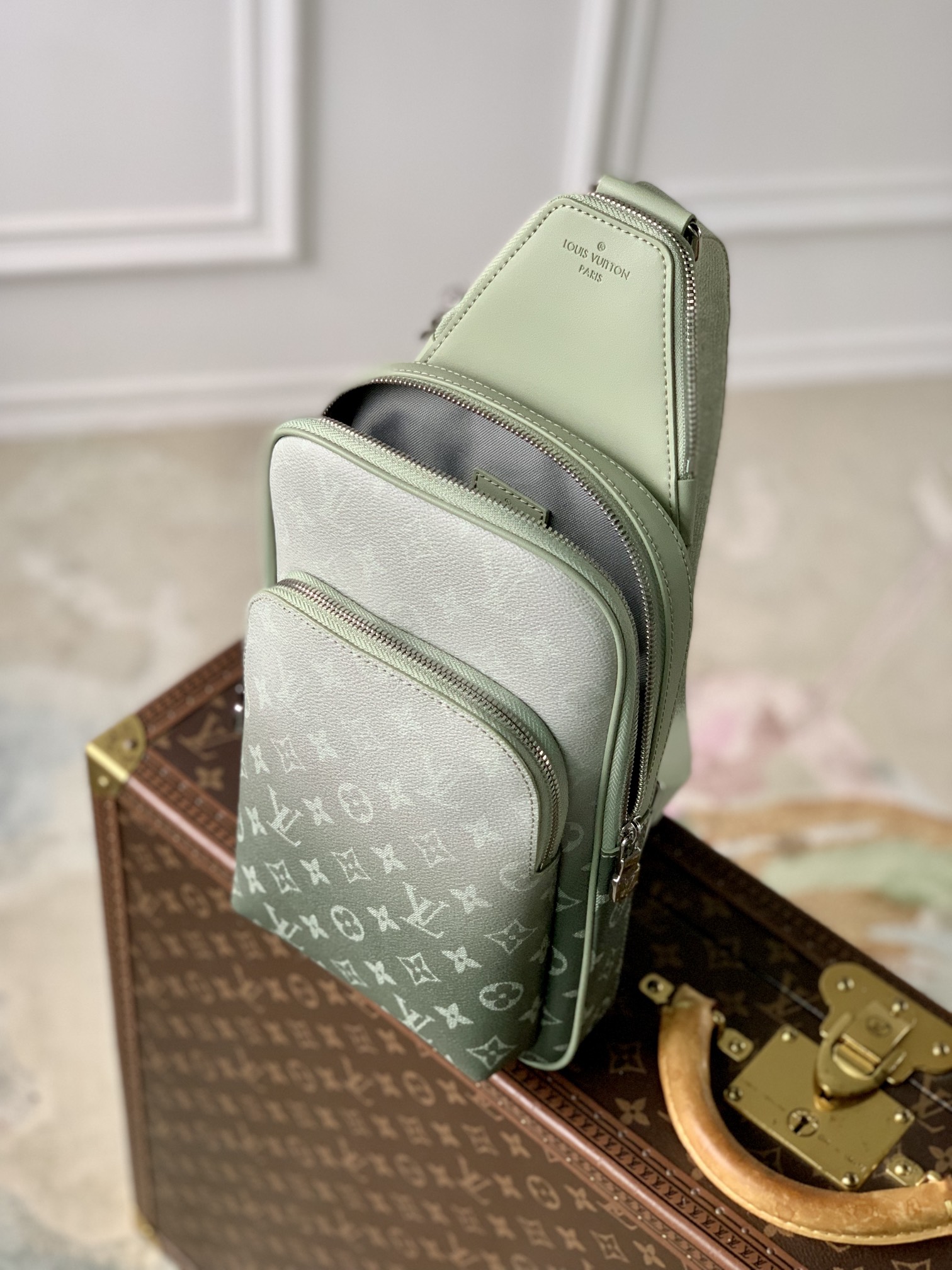 l0*is V*t0n slingbag pm -m11702-20×31×10cm