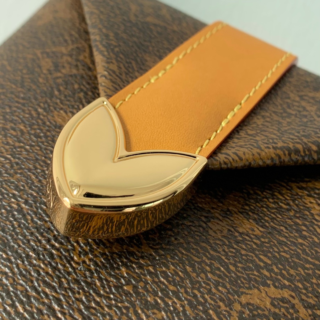 l0*is V*t0n envelope pouch-18*18.5*12.5cm