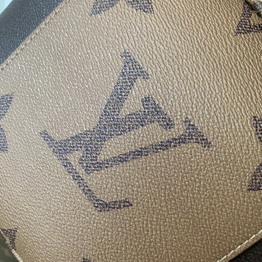 l0*is V*t0n nice bb cosmetis bag-18 x 14.5 x 24cm