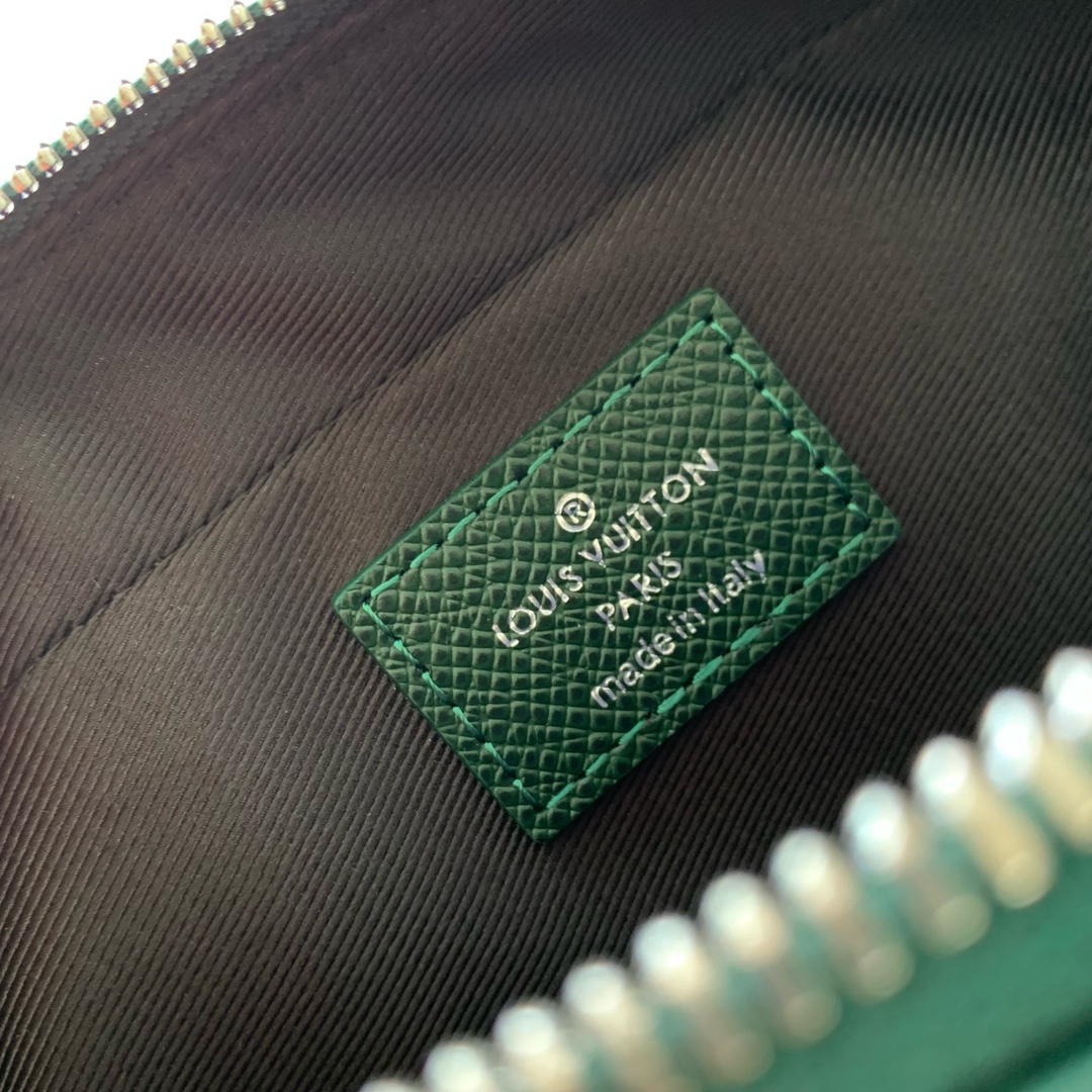 l0*is V*t0n avenue bag-22.5 x 15.5 x 7.5cm