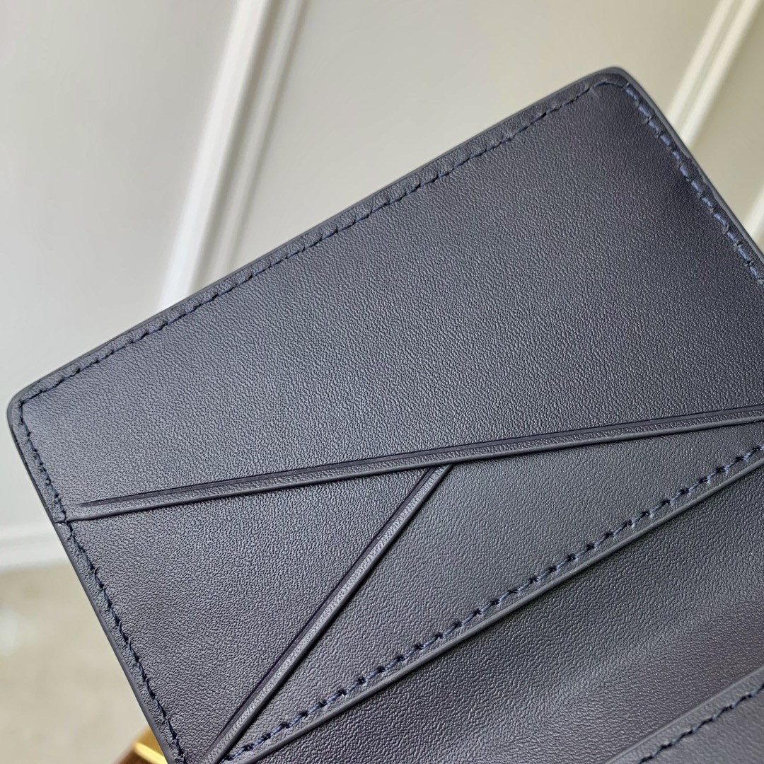 l0*is V*t0n aerogram wallet-8 x 11 x 1 cm