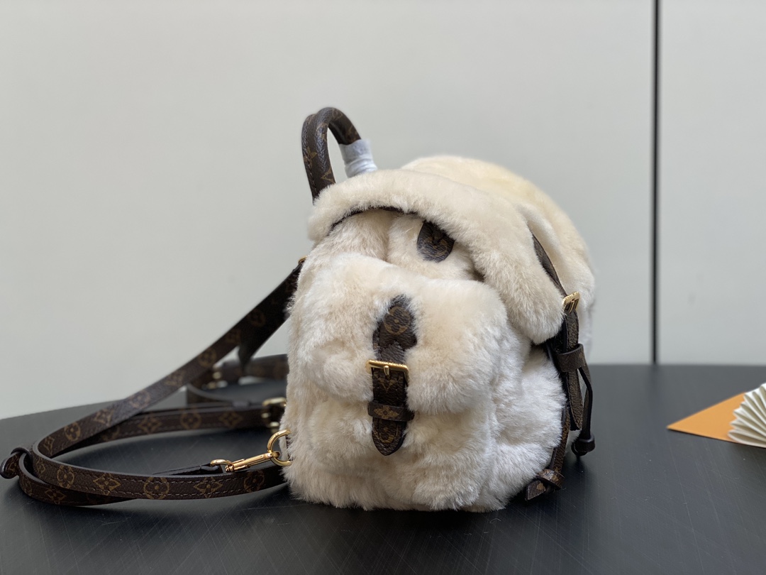 l0vis Vvtt0n ski nano teddy backpack m11919-16.5 x 13 x 25cm