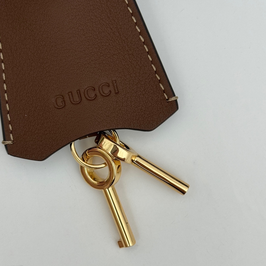 Gvc*1 padlock small shoulder bag-23.5*15*6cm