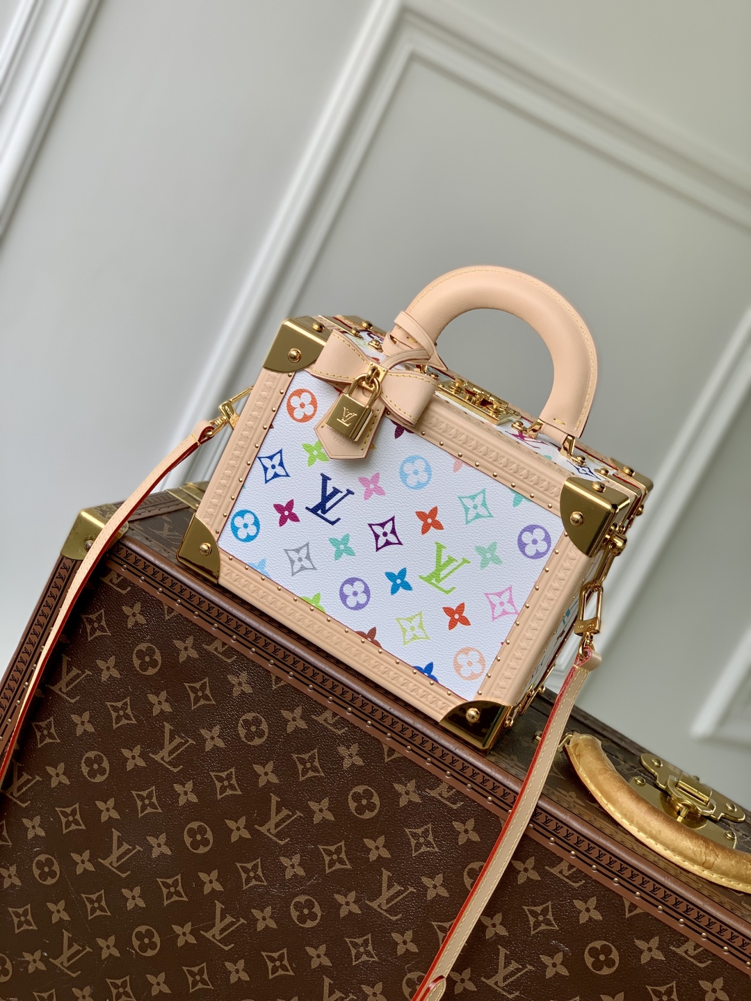 l0vis Vvtt0n petite valise bag -2.5 x 17.5 x 11cm